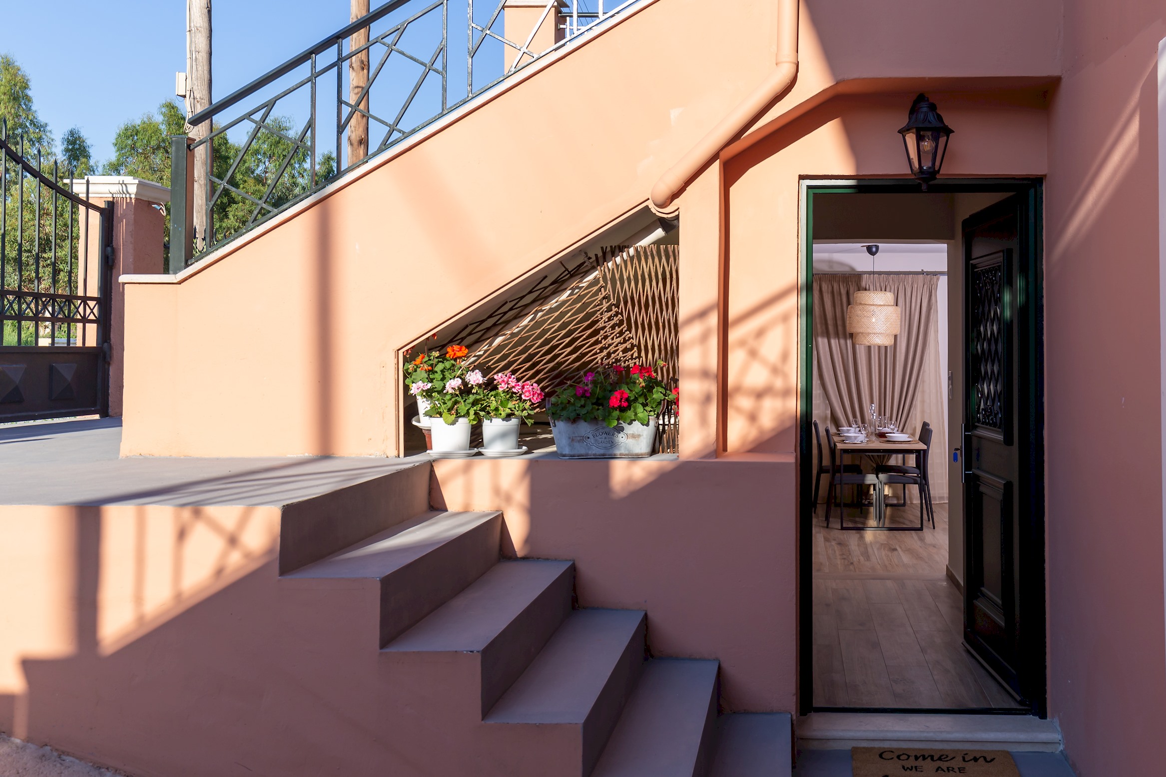Sandy Suite | Jacuzzi | 10min Walk to Ipsos Beach
