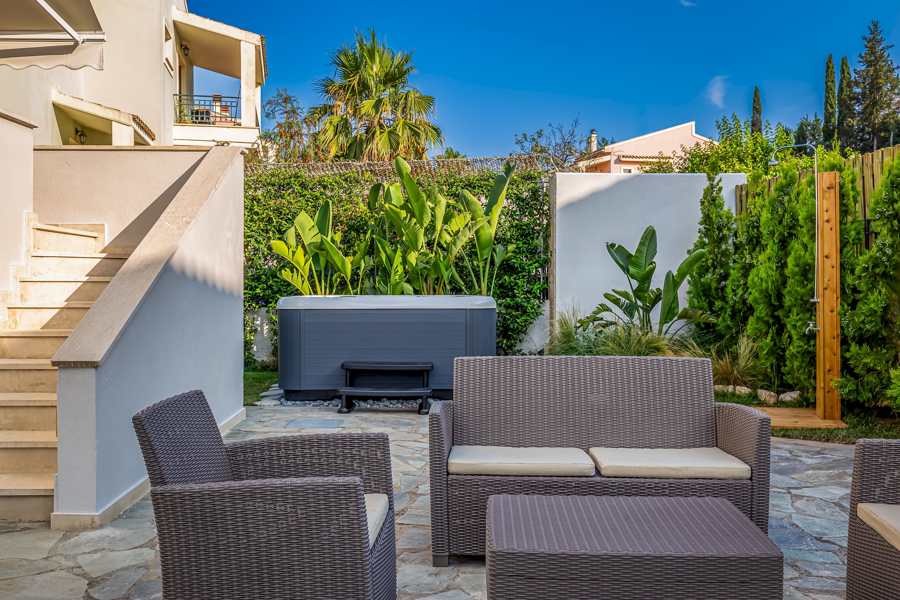 Anastasia Home – Outdoor pool | heated Jacuzzi