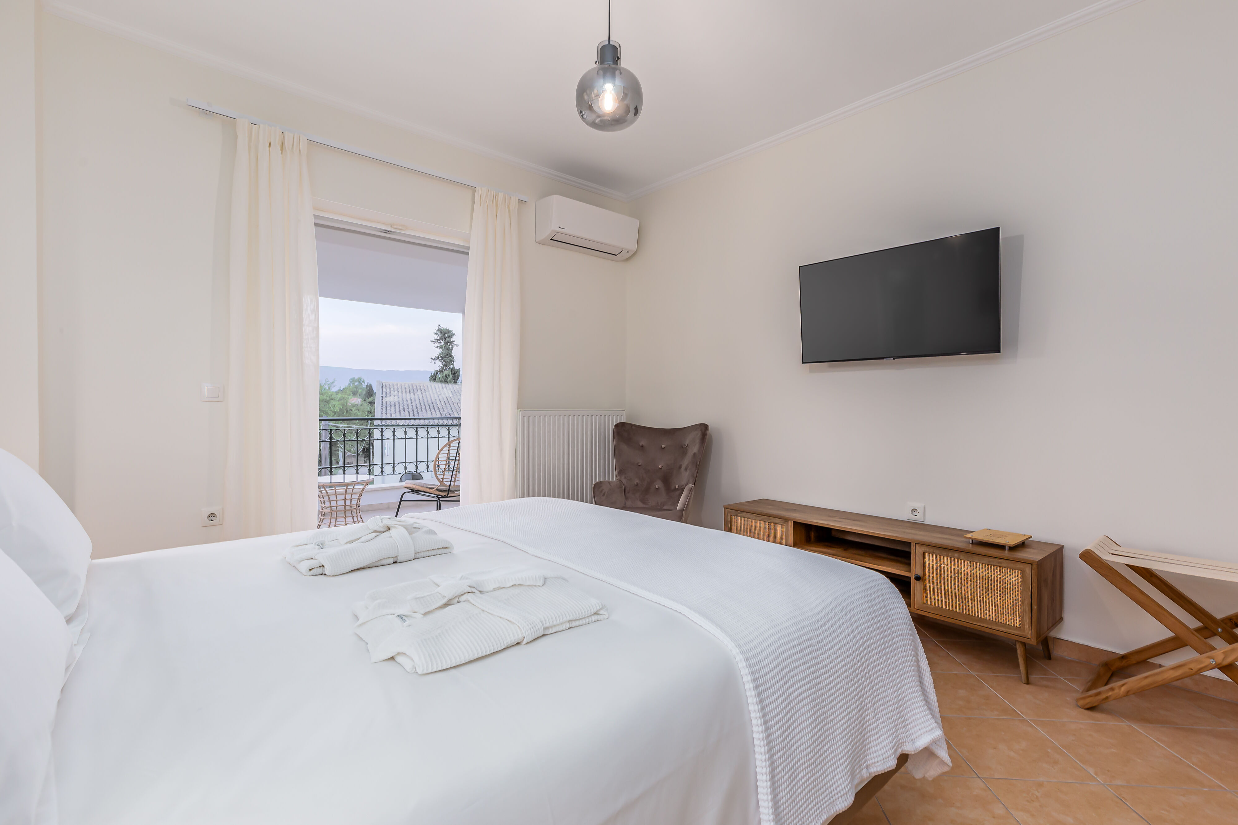 Anastasia Home – Outdoor pool | heated Jacuzzi