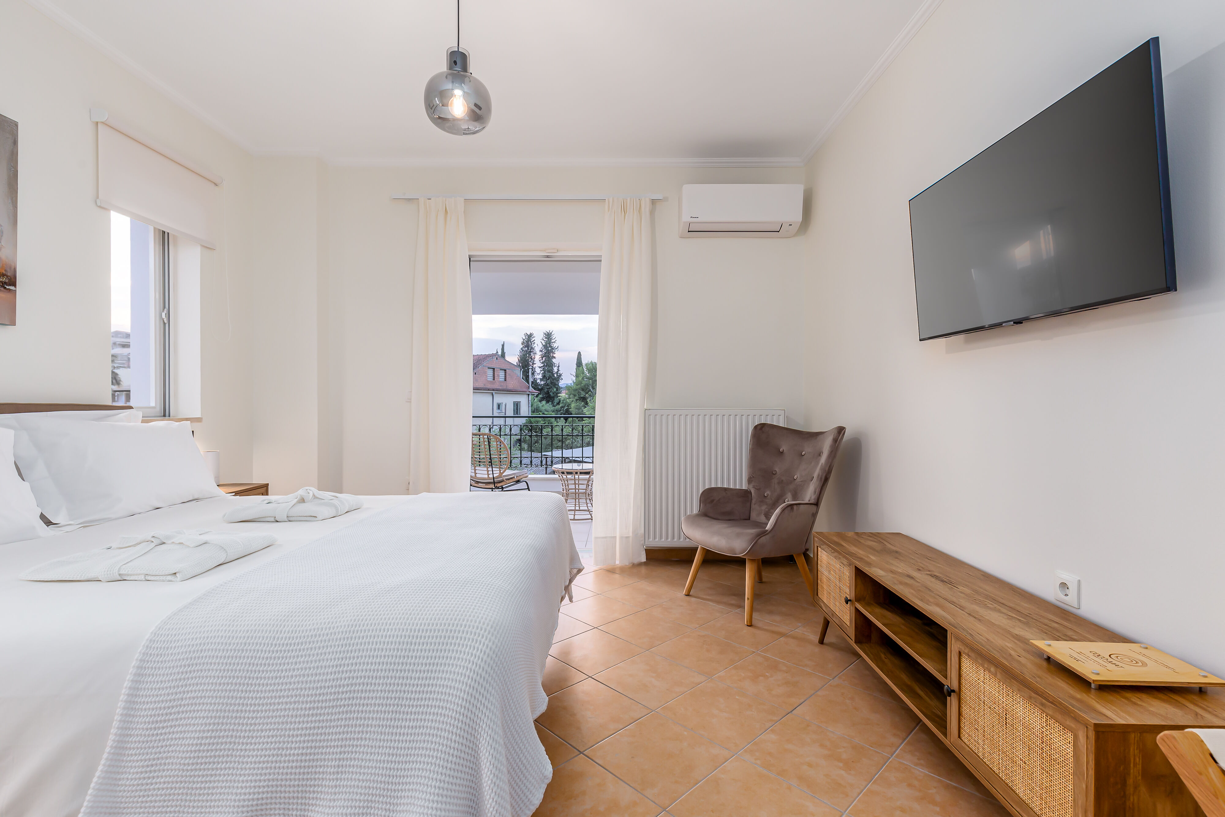 Anastasia Home – Outdoor pool | heated Jacuzzi