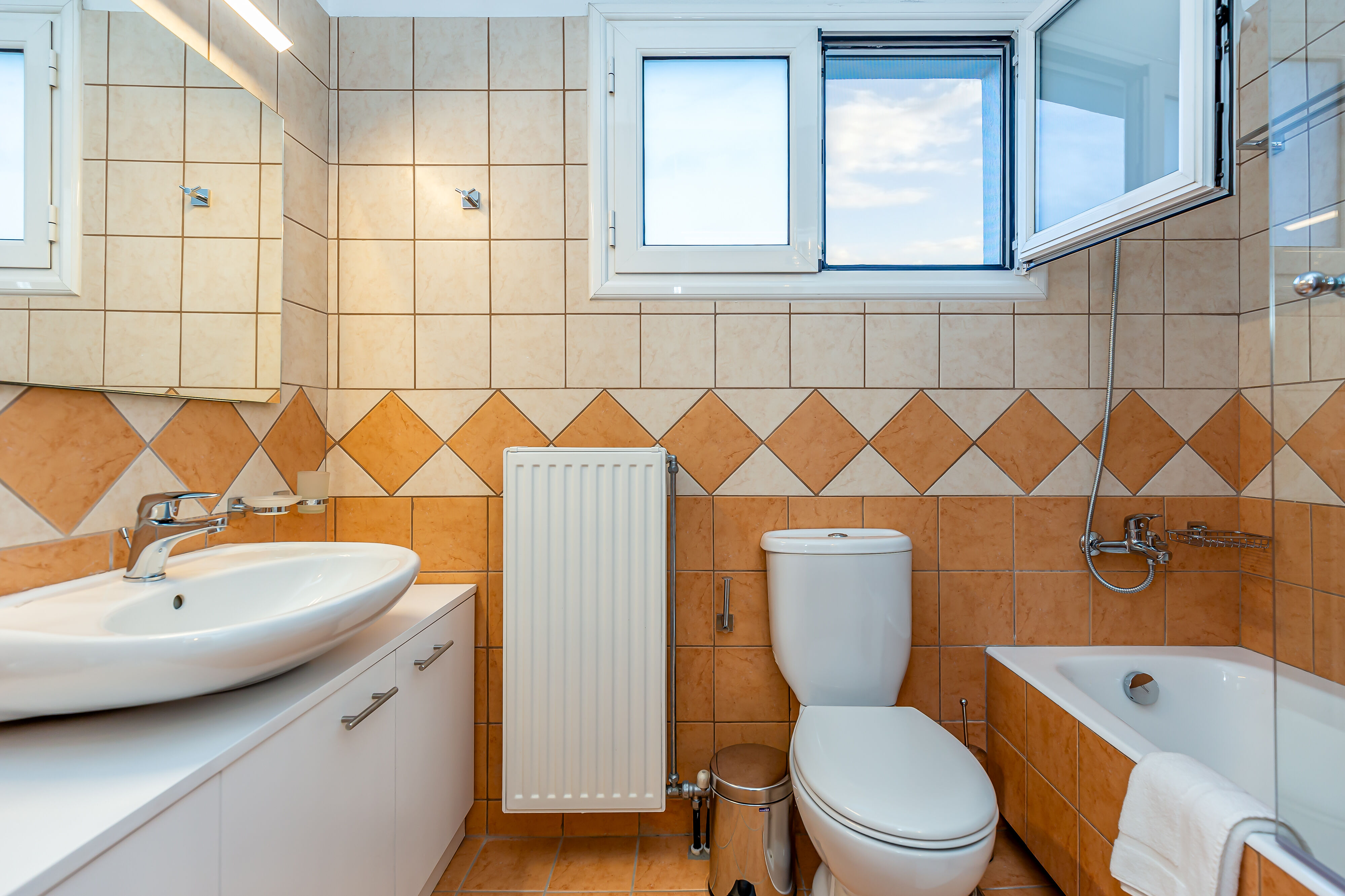 Anastasia Home – Outdoor pool | heated Jacuzzi