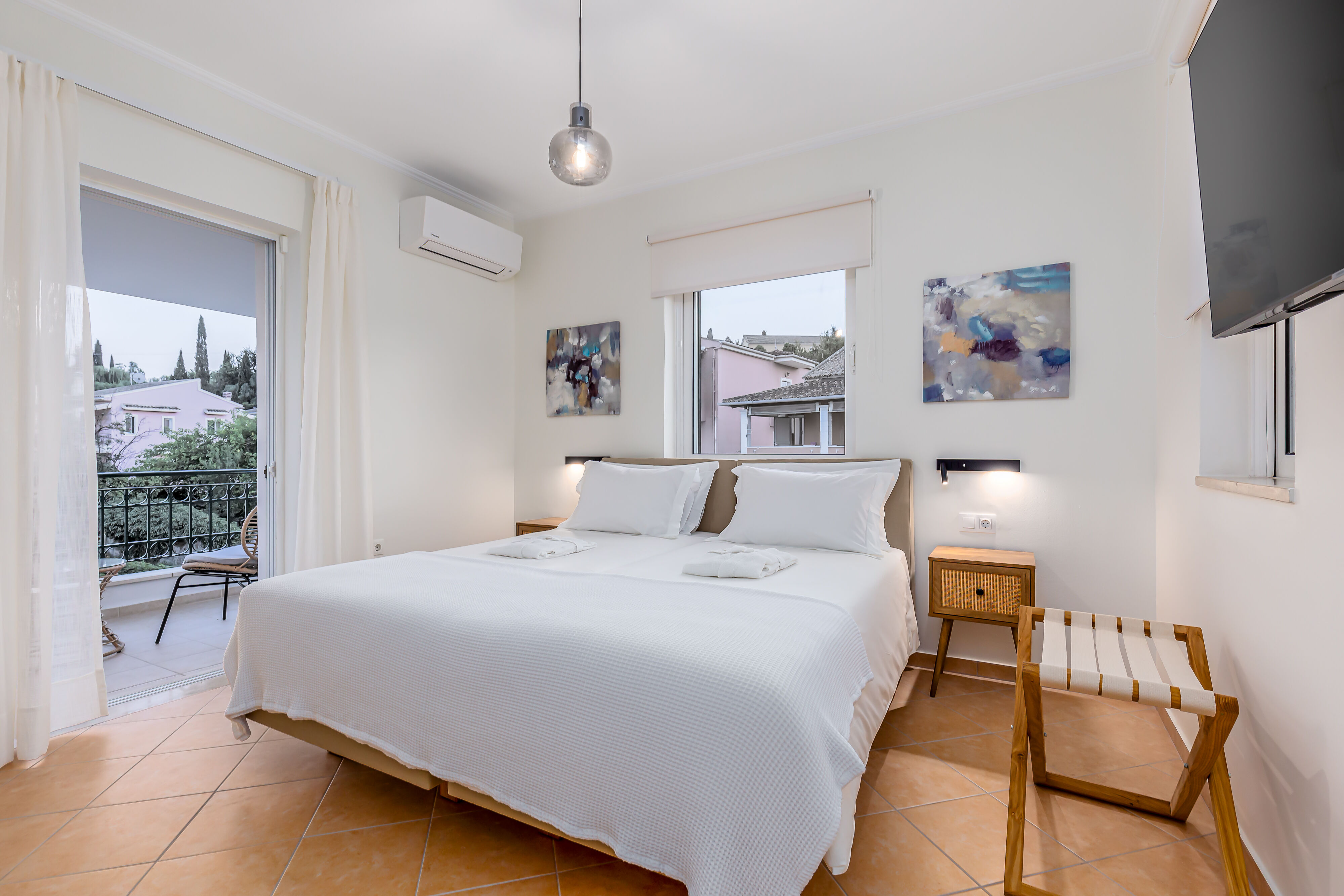 Anastasia Home – Outdoor pool | heated Jacuzzi