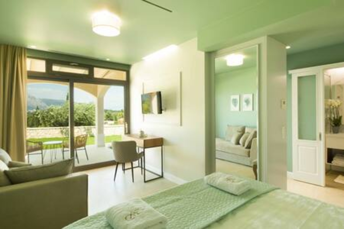 Villa Onore – Luxurious pool jacuzzi