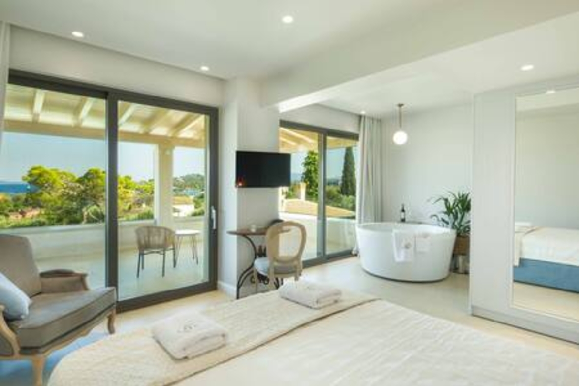 Villa Onore – Luxurious pool jacuzzi