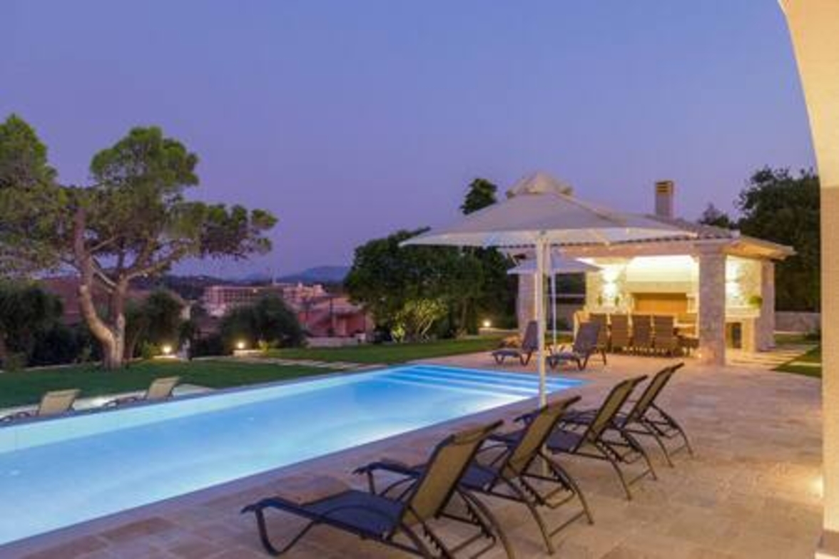 Villa Onore – Luxurious pool jacuzzi