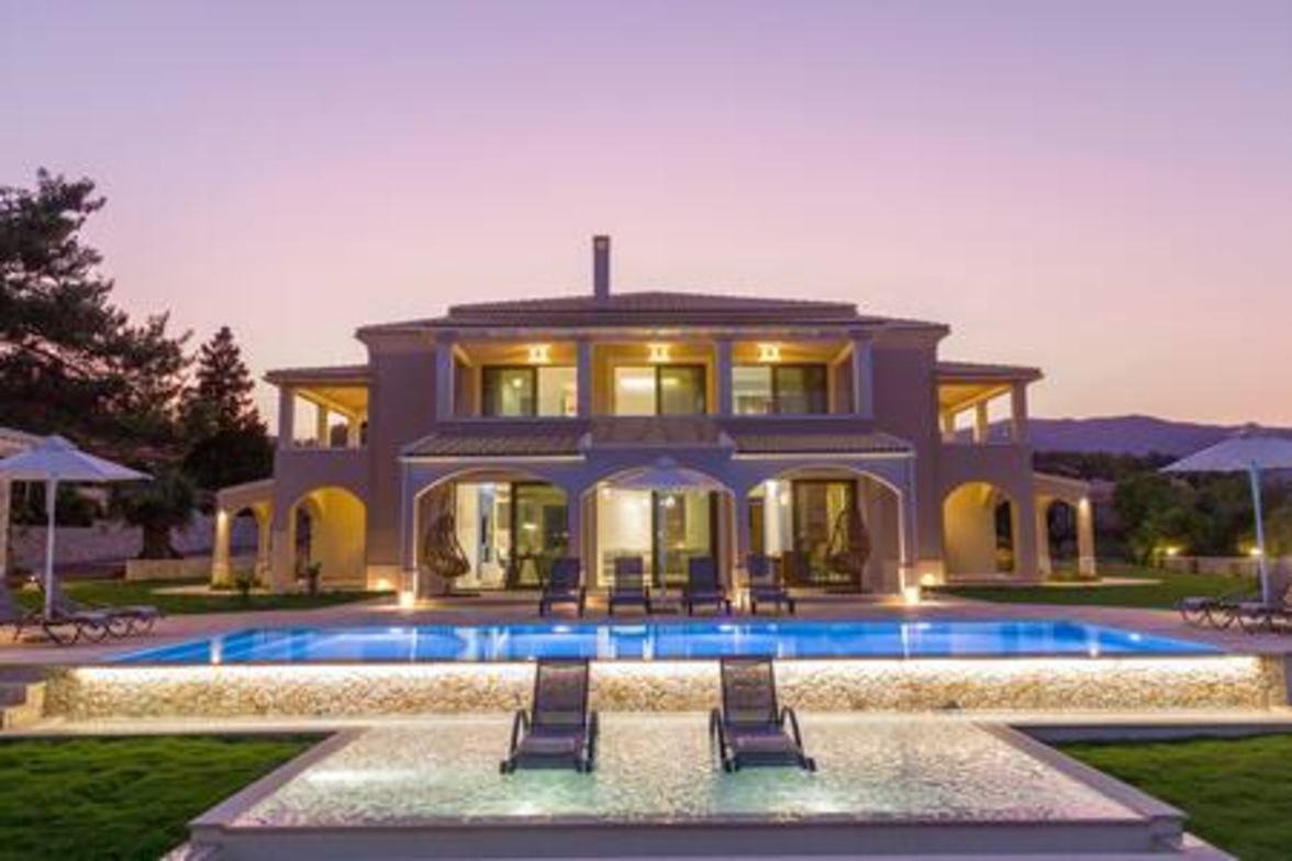 Villa Onore – Luxurious pool jacuzzi
