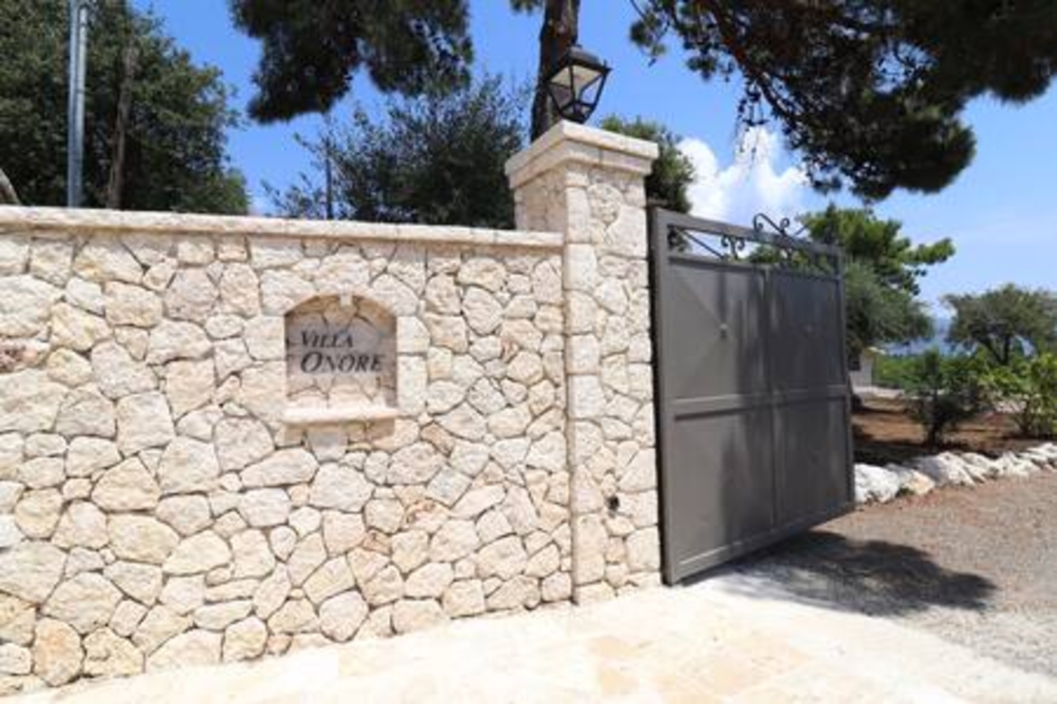 Villa Onore – Luxurious pool jacuzzi