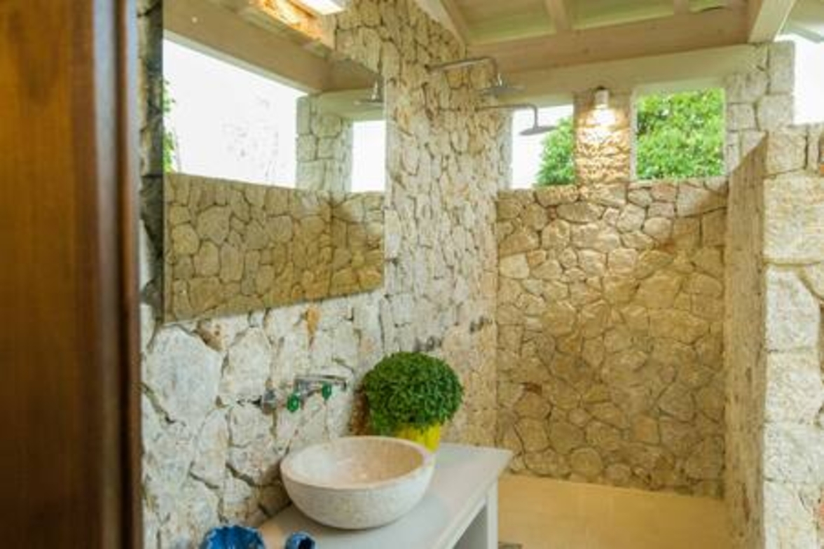 Villa Onore – Luxurious pool jacuzzi