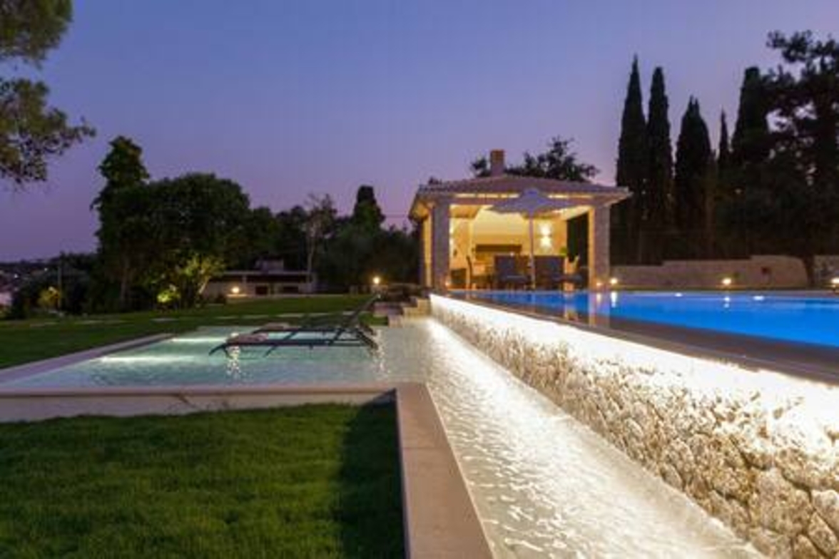 Villa Onore – Luxurious pool jacuzzi