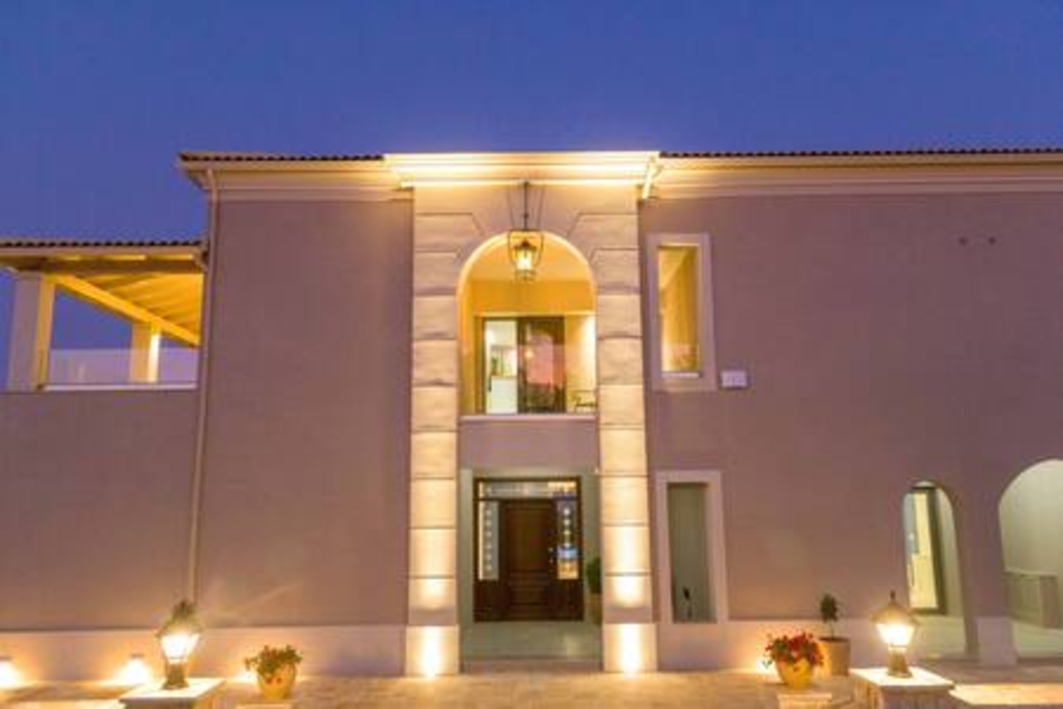 Villa Onore – Luxurious pool jacuzzi