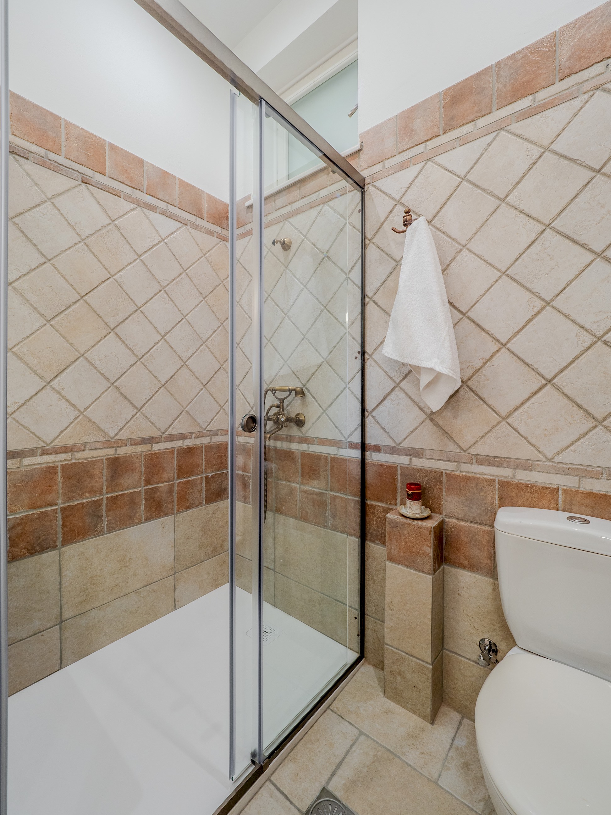 Tilia Tree Luxury apartment | Vast Pool and BBQ