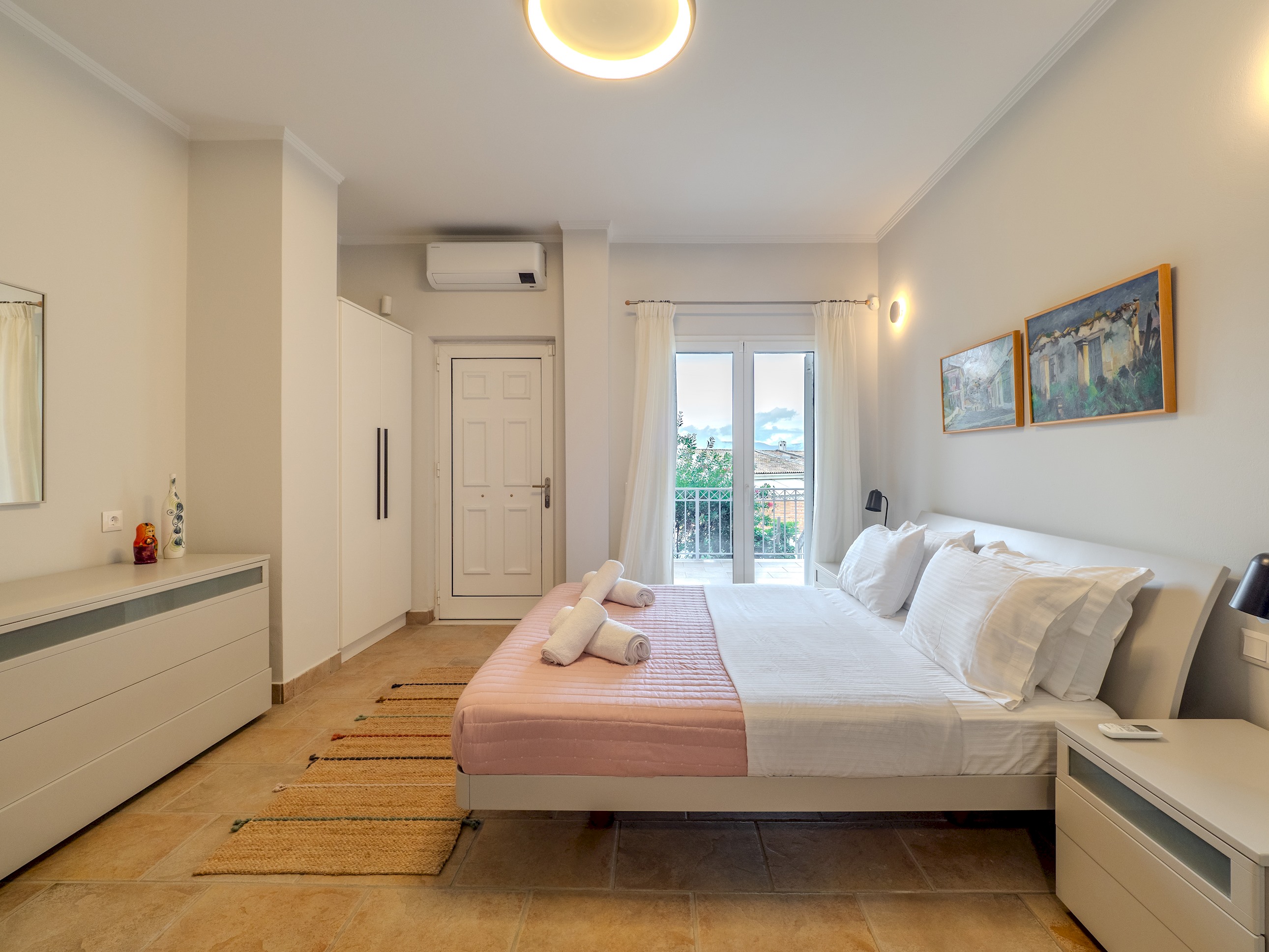 Tilia Tree Luxury apartment | Vast Pool and BBQ