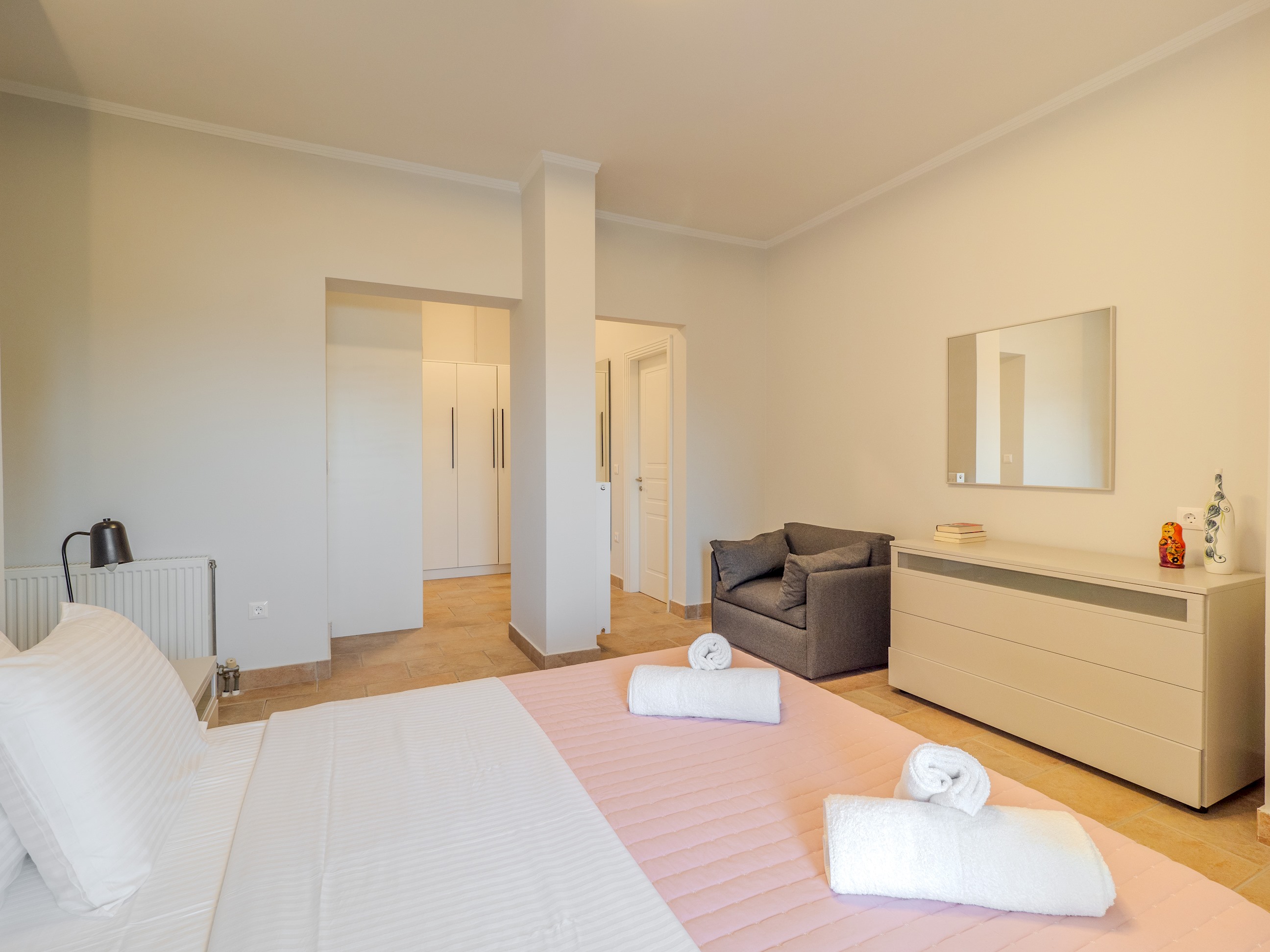 Tilia Tree Luxury apartment | Vast Pool and BBQ