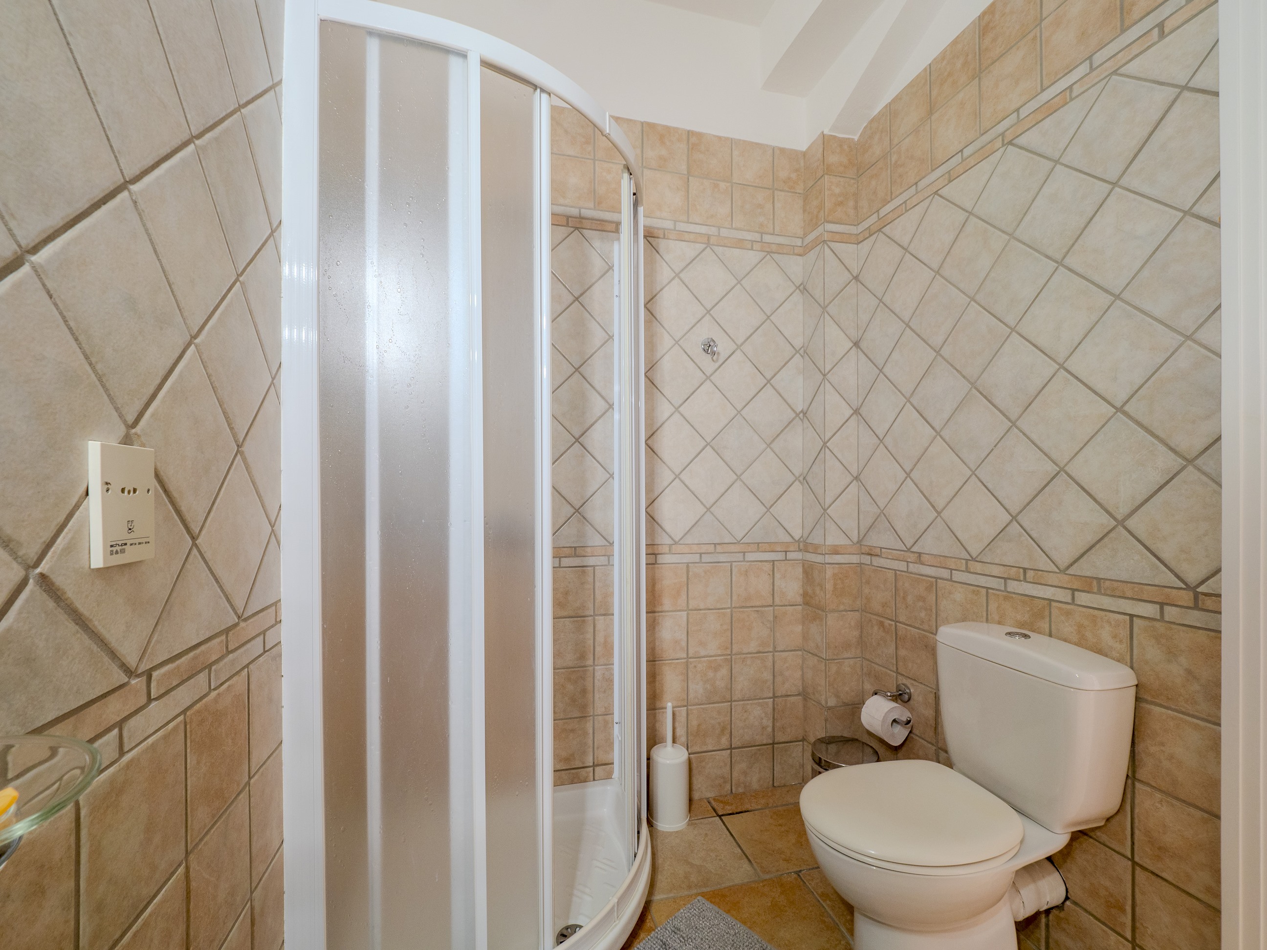 Tilia Tree Luxury apartment | Vast Pool and BBQ