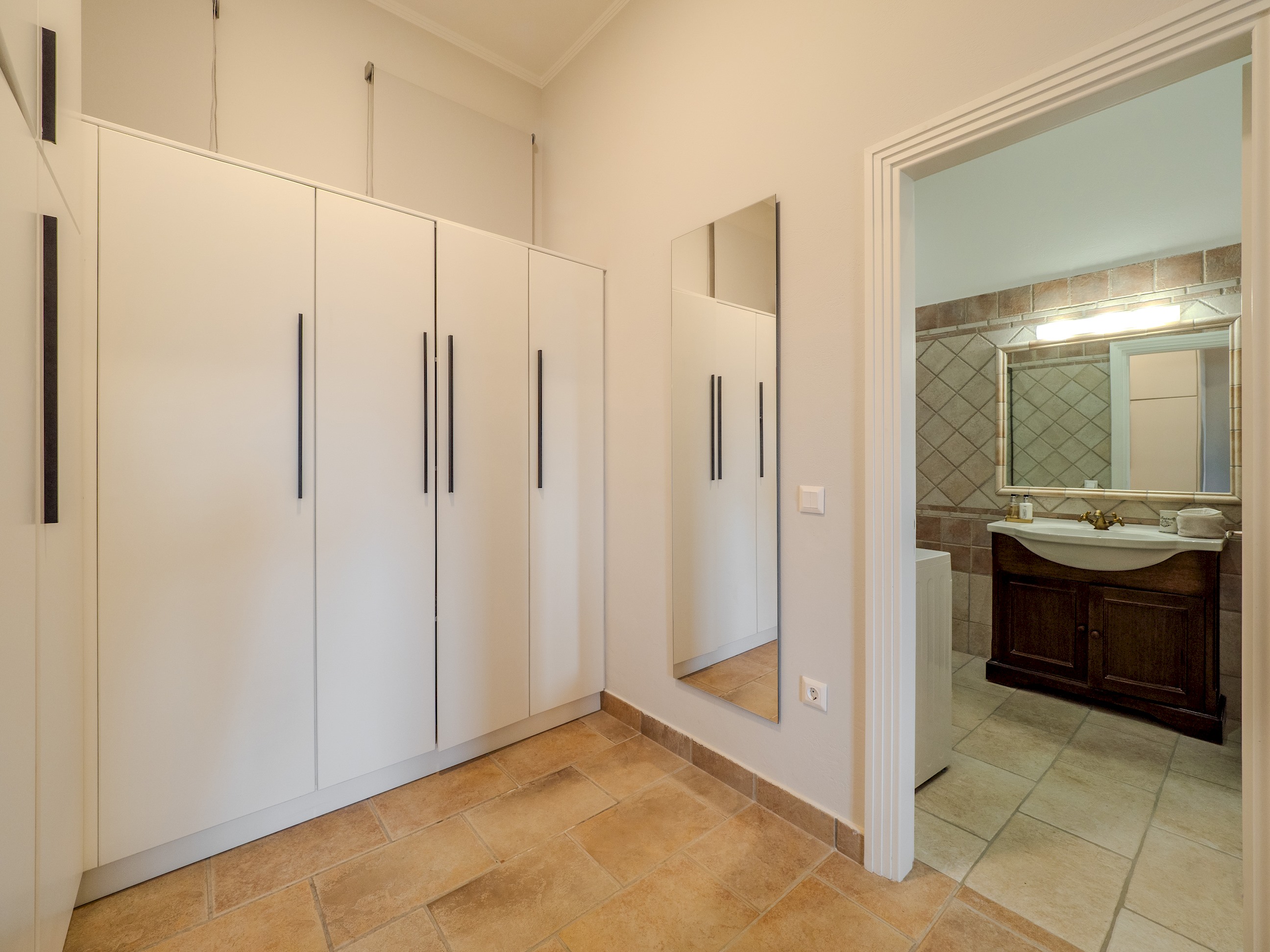 Tilia Tree Luxury apartment | Vast Pool and BBQ