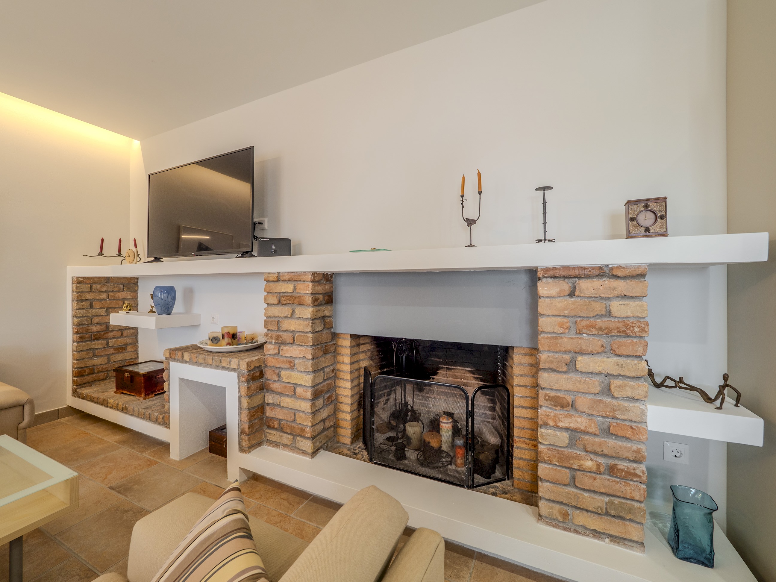 Tilia Tree Luxury apartment | Vast Pool and BBQ