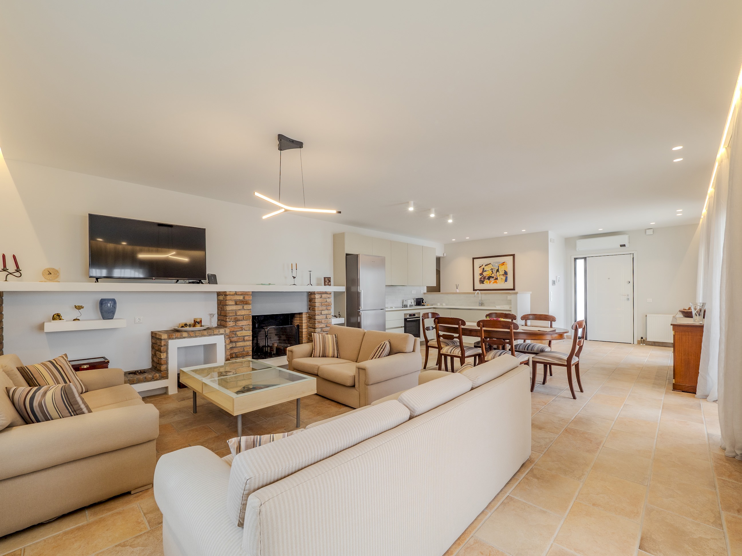 Tilia Tree Luxury apartment | Vast Pool and BBQ