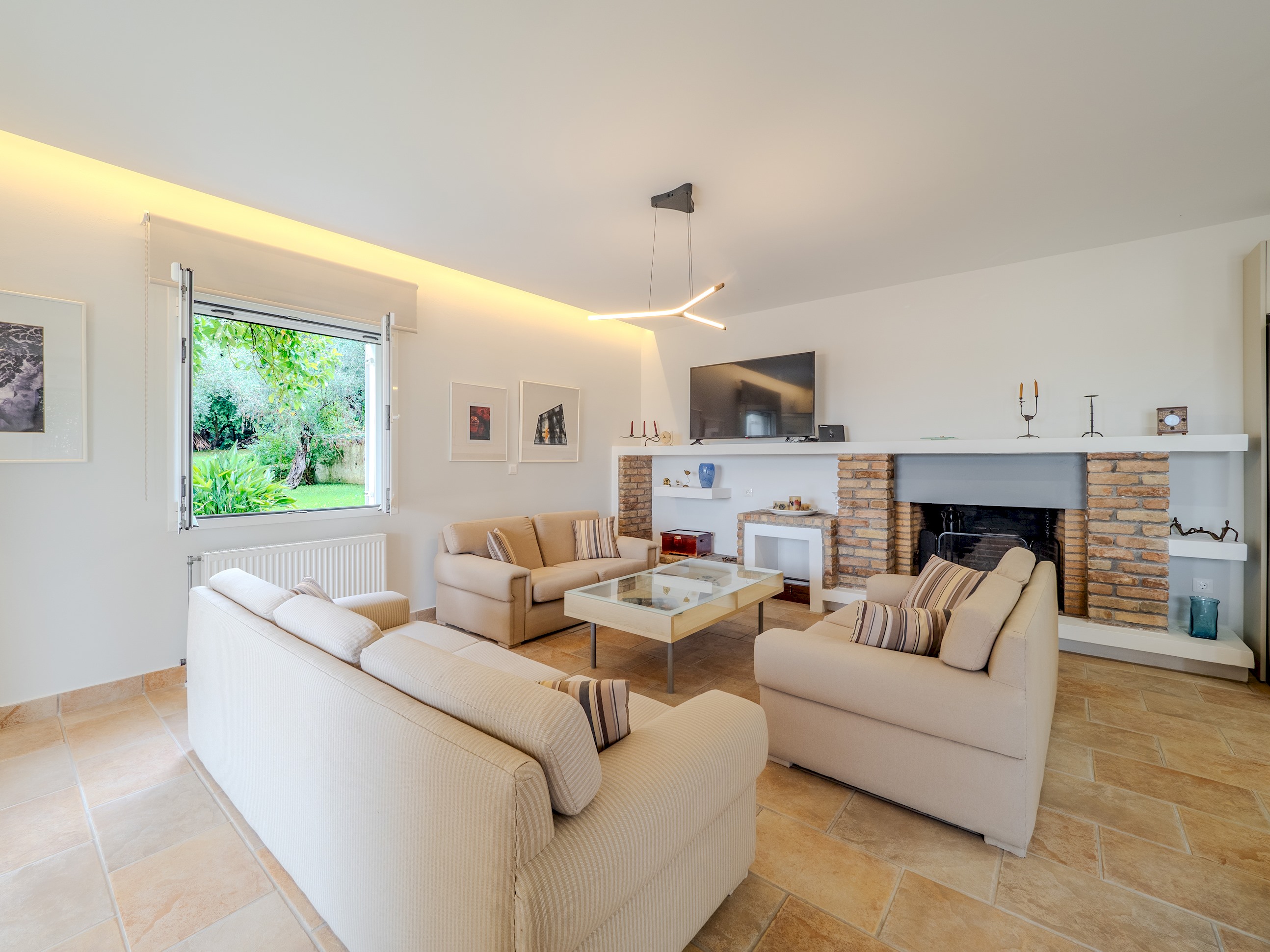 Tilia Tree Luxury apartment | Vast Pool and BBQ