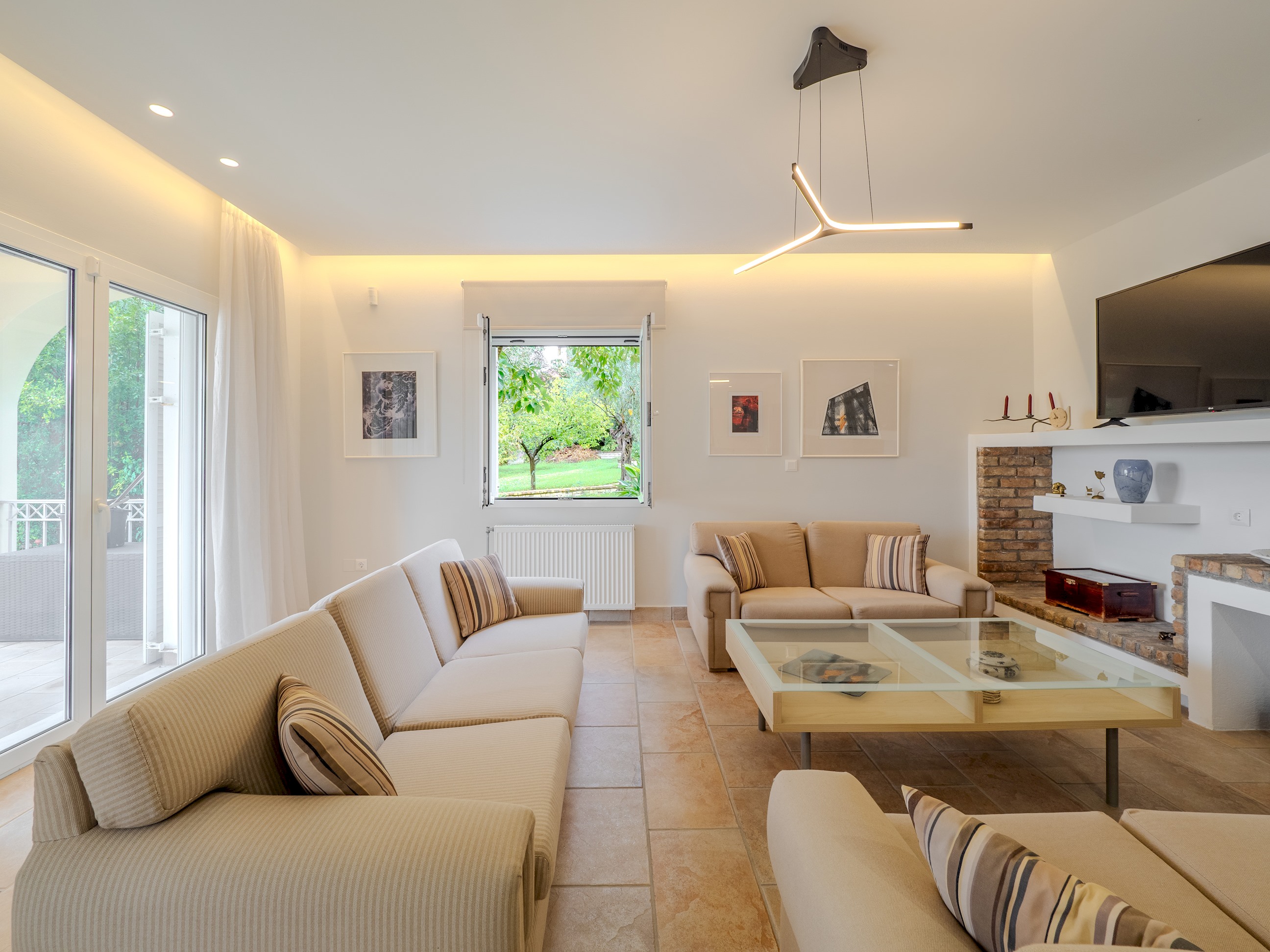 Tilia Tree Luxury apartment | Vast Pool and BBQ