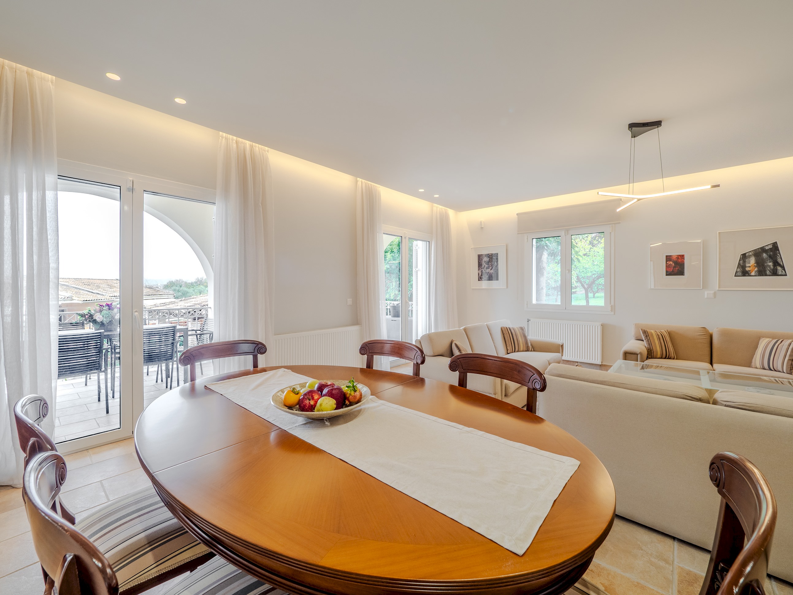 Tilia Tree Luxury apartment | Vast Pool and BBQ