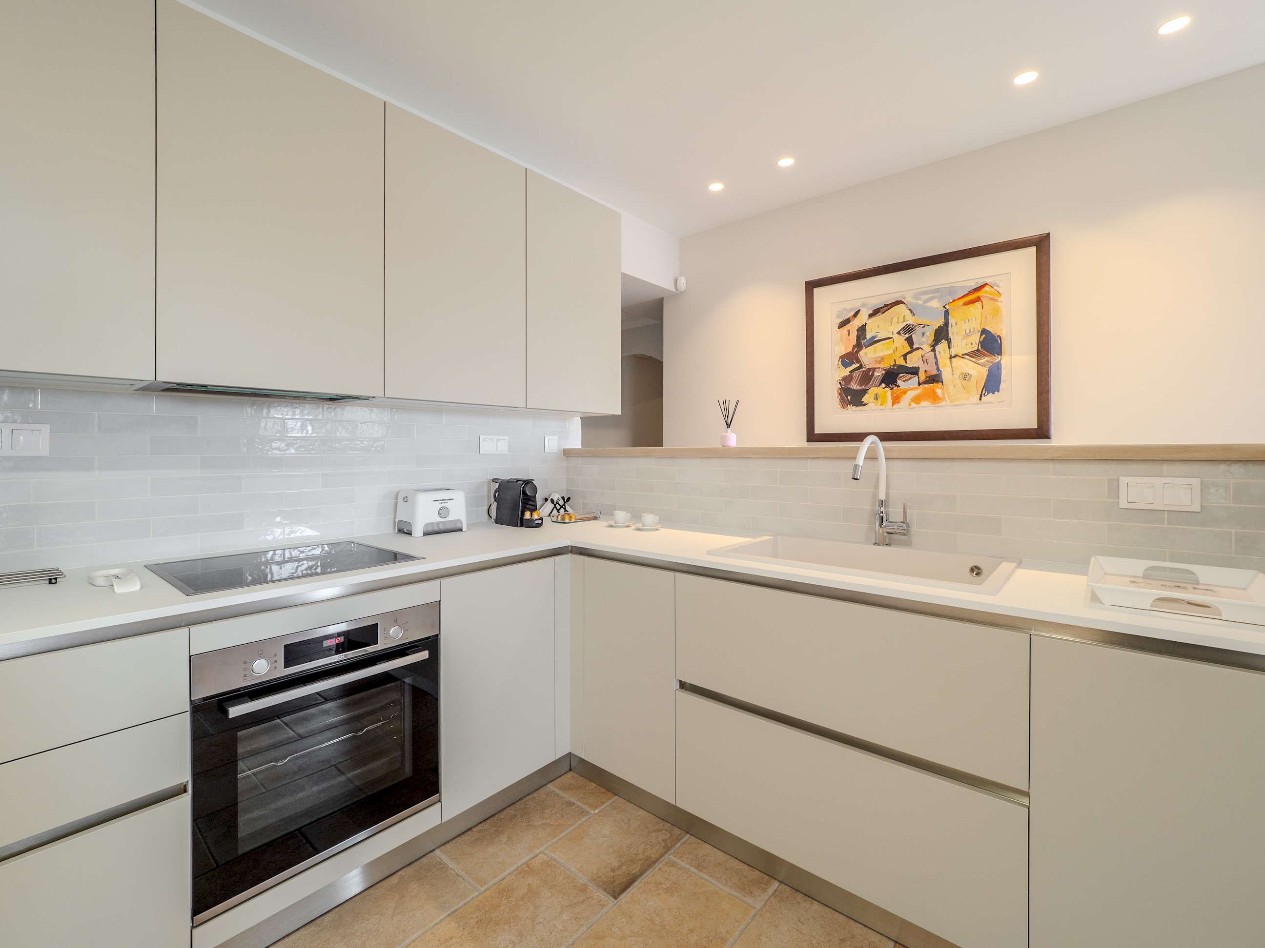 Tilia Tree Luxury apartment | Vast Pool and BBQ