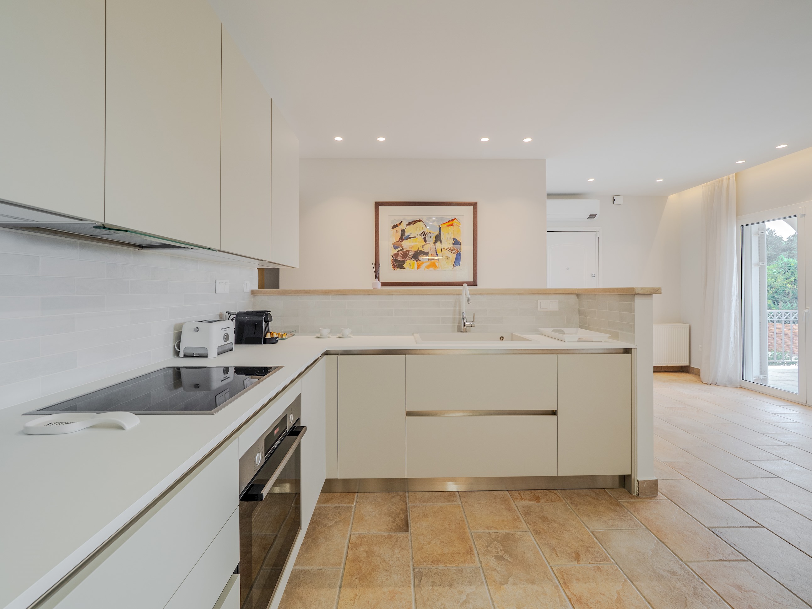 Tilia Tree Luxury apartment | Vast Pool and BBQ