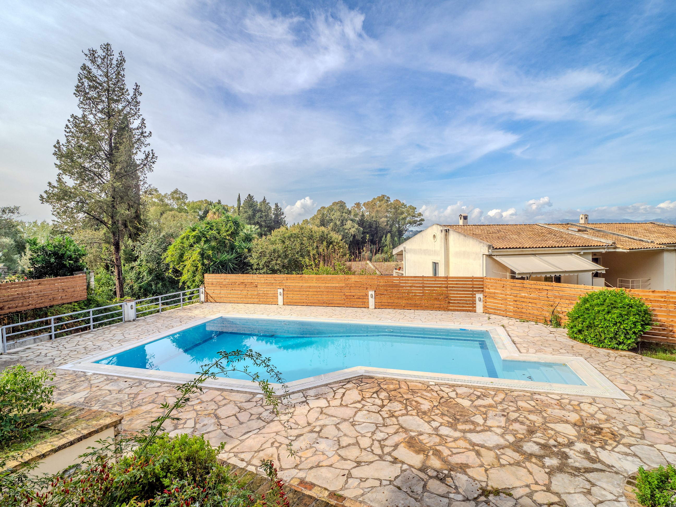 Tilia Tree Luxury apartment | Vast Pool and BBQ