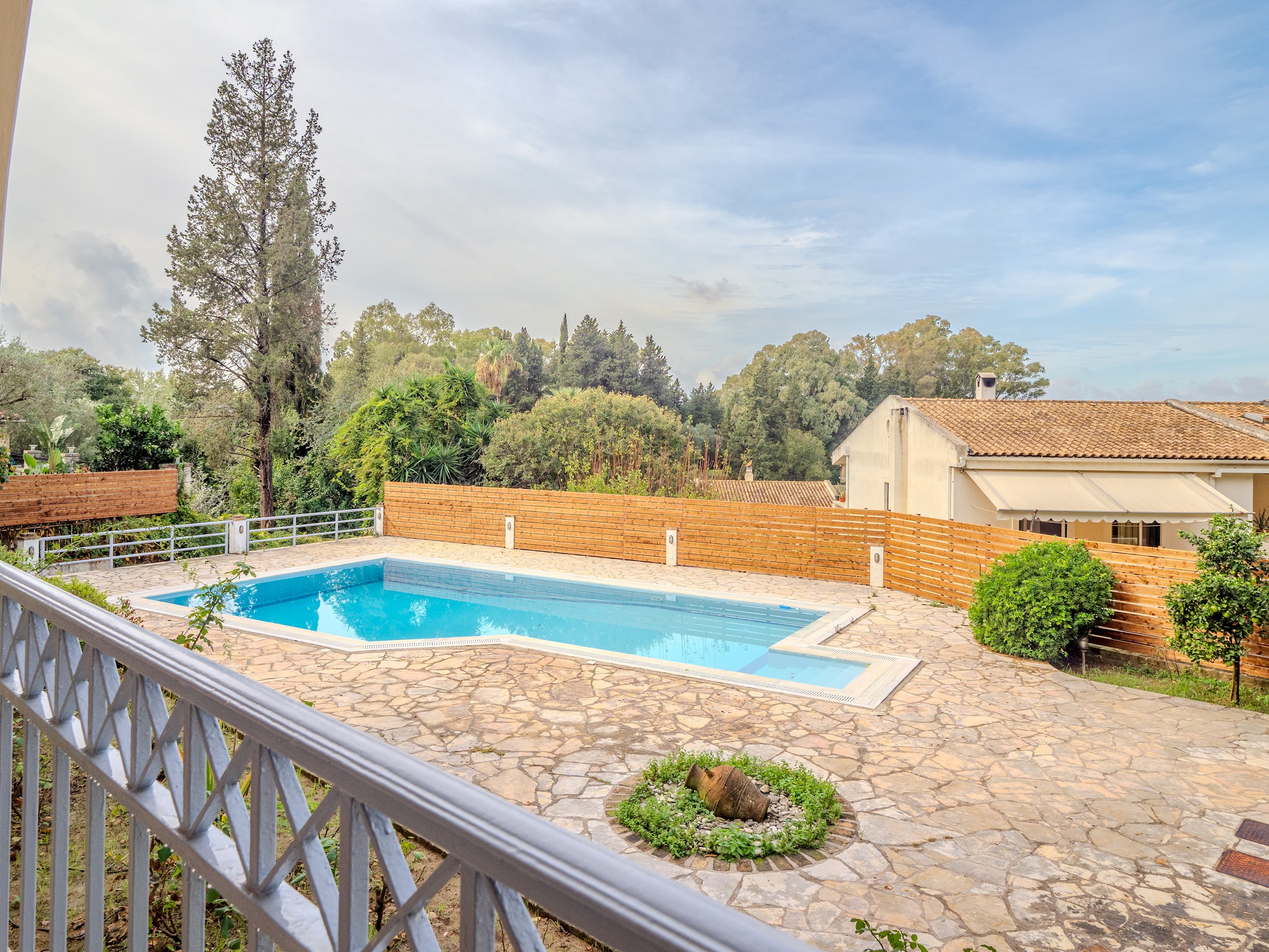 Tilia Tree Luxury apartment | Vast Pool and BBQ