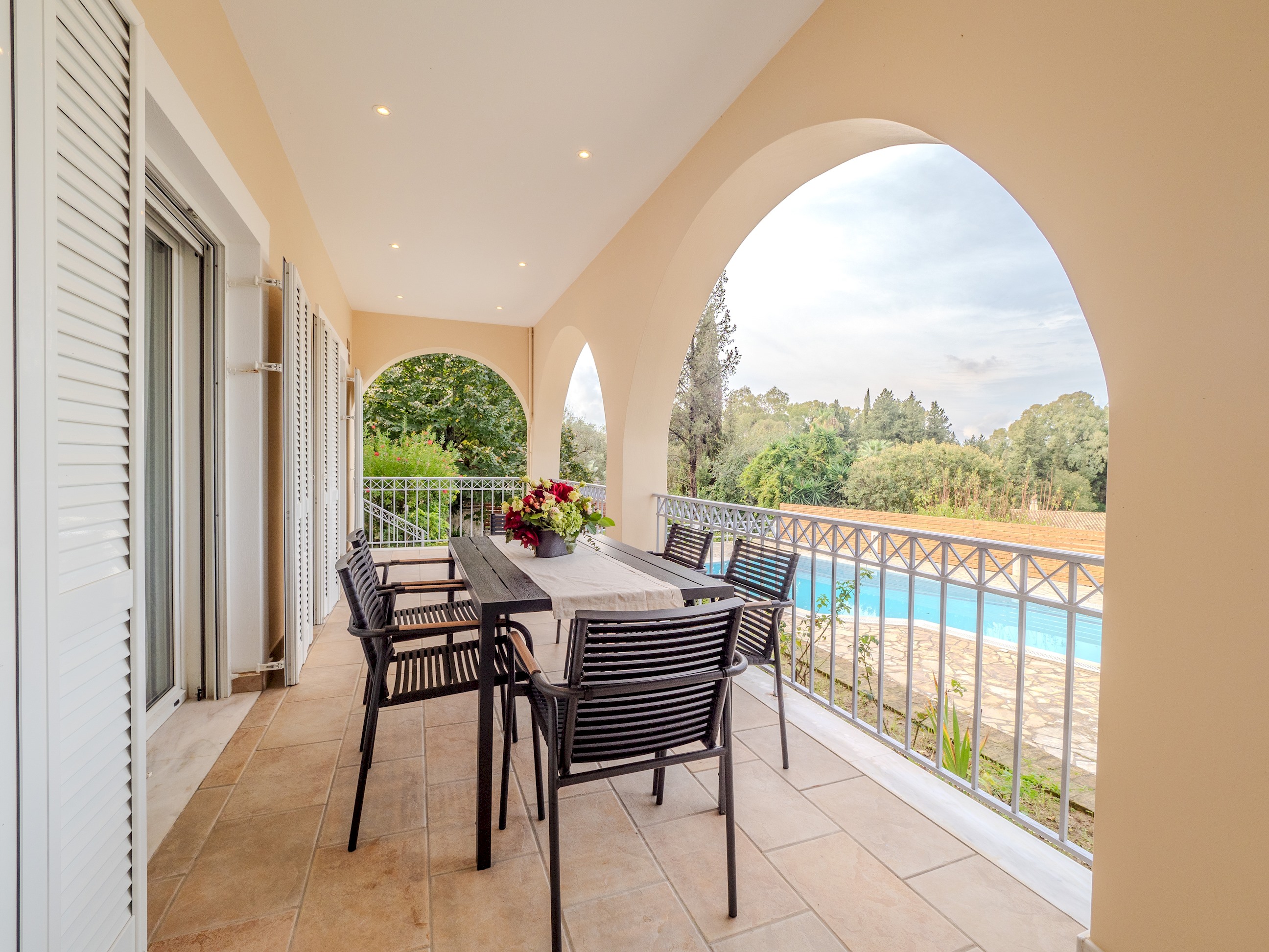 Tilia Tree Luxury apartment | Vast Pool and BBQ