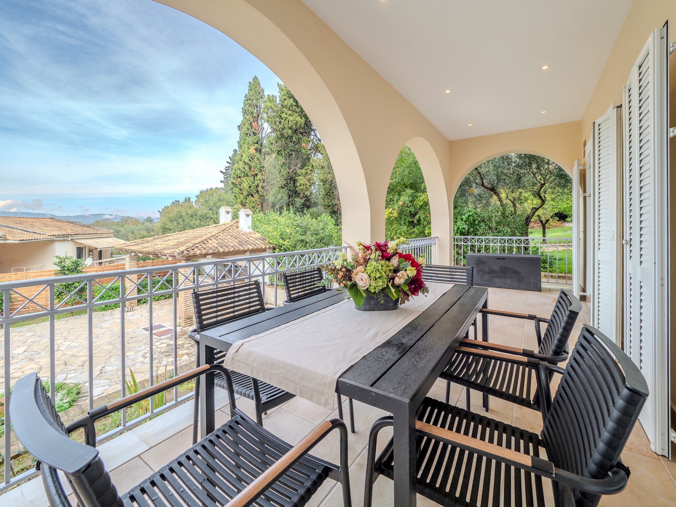 Tilia Tree Luxury apartment | Vast Pool and BBQ