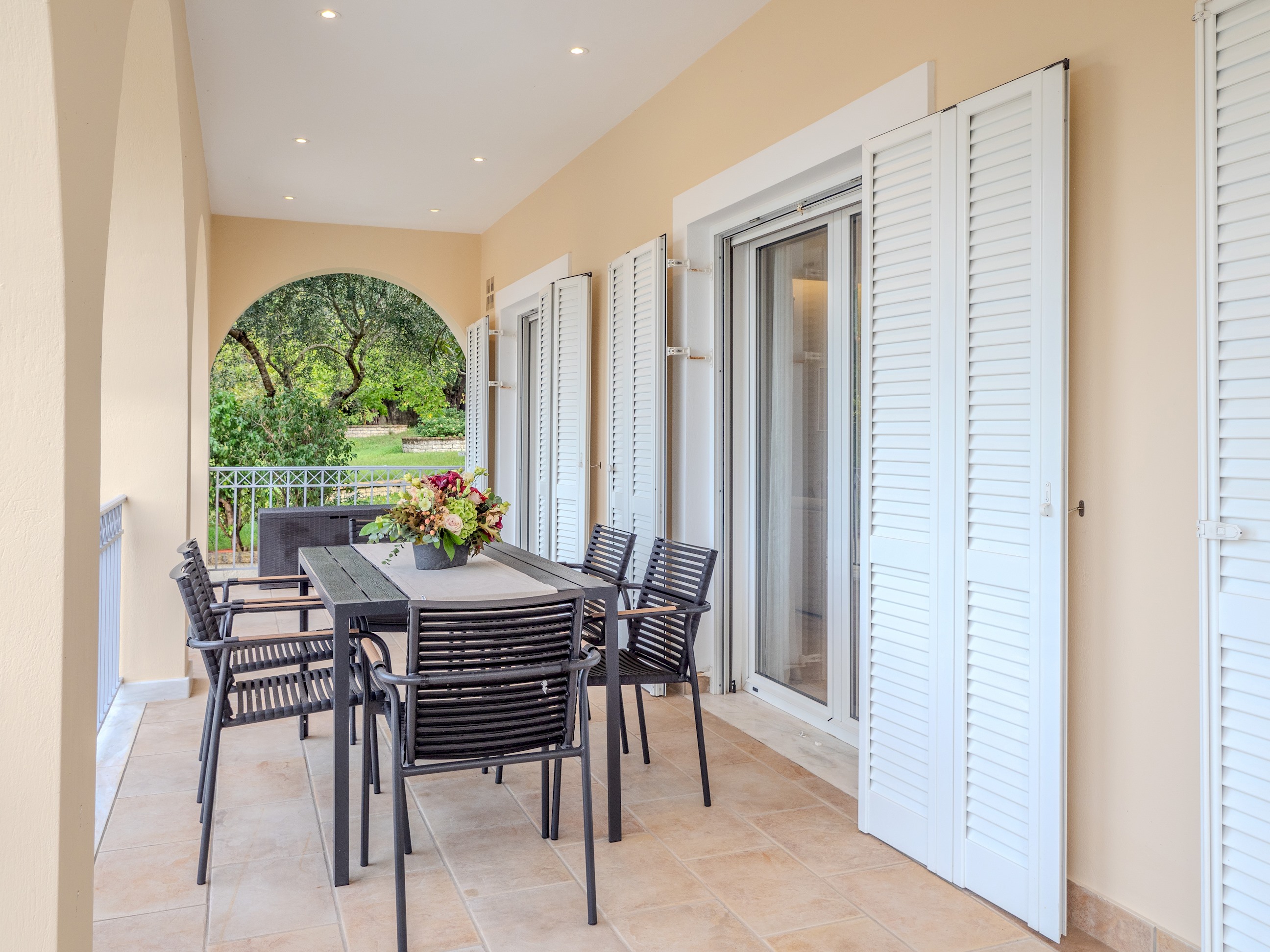 Tilia Tree Luxury apartment | Vast Pool and BBQ