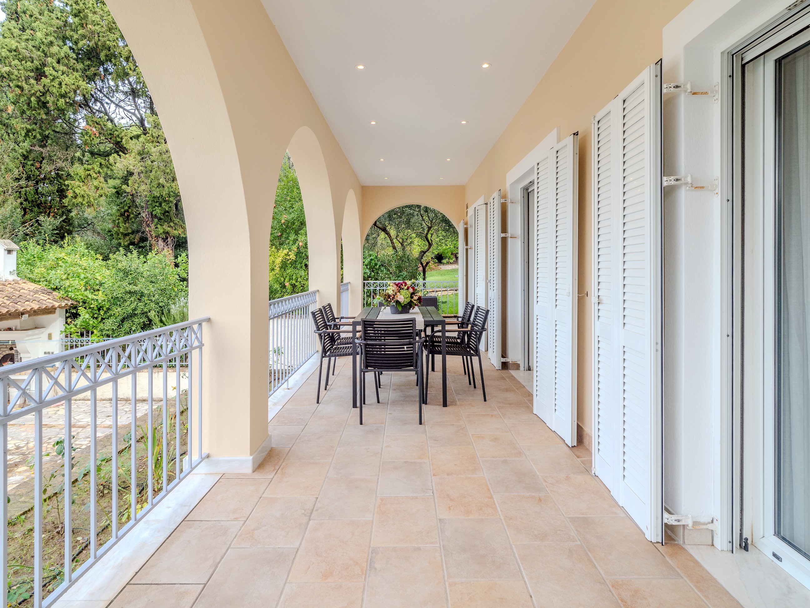 Tilia Tree Luxury apartment | Vast Pool and BBQ