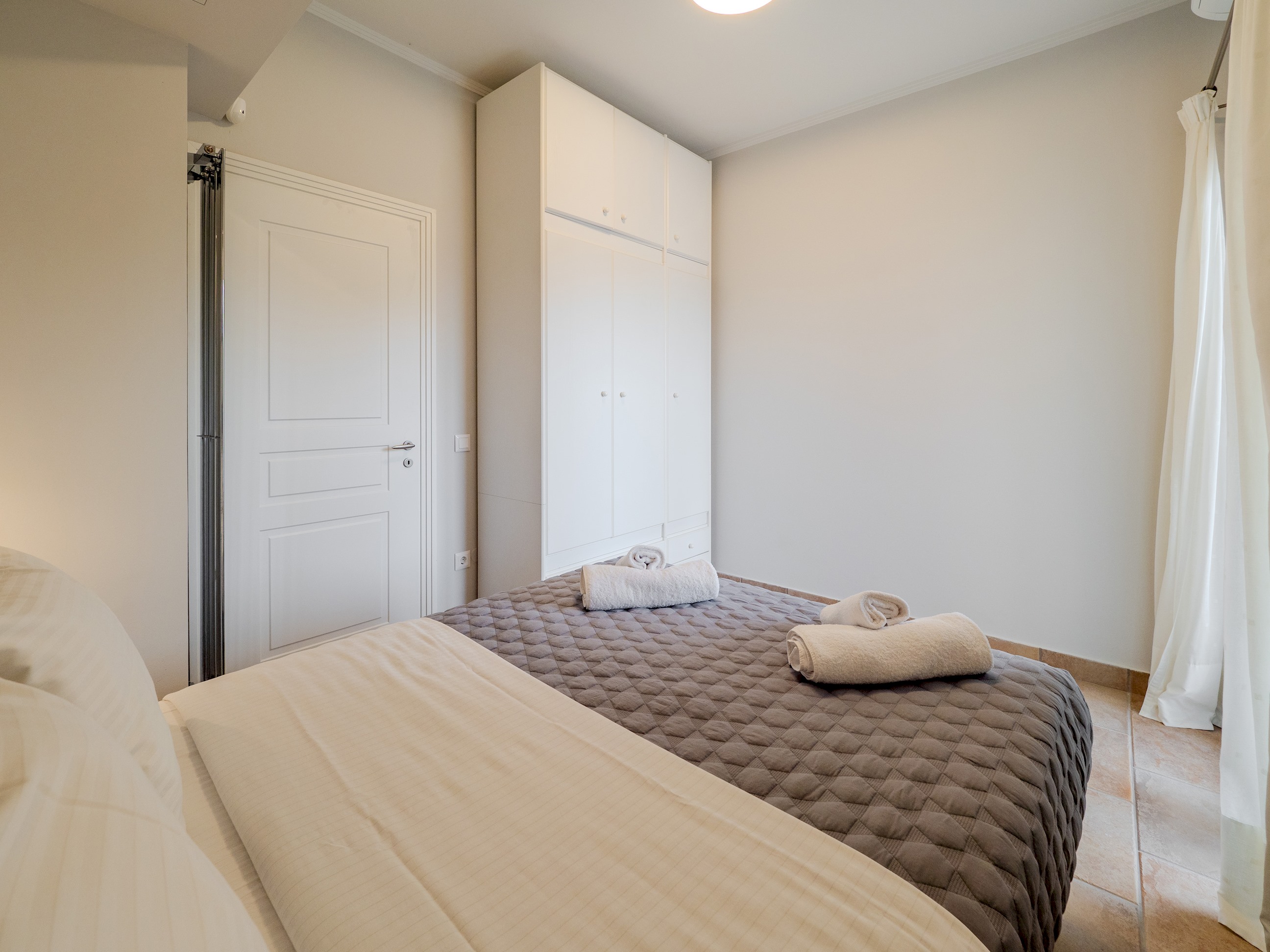 Tilia Tree Luxury apartment | Vast Pool and BBQ