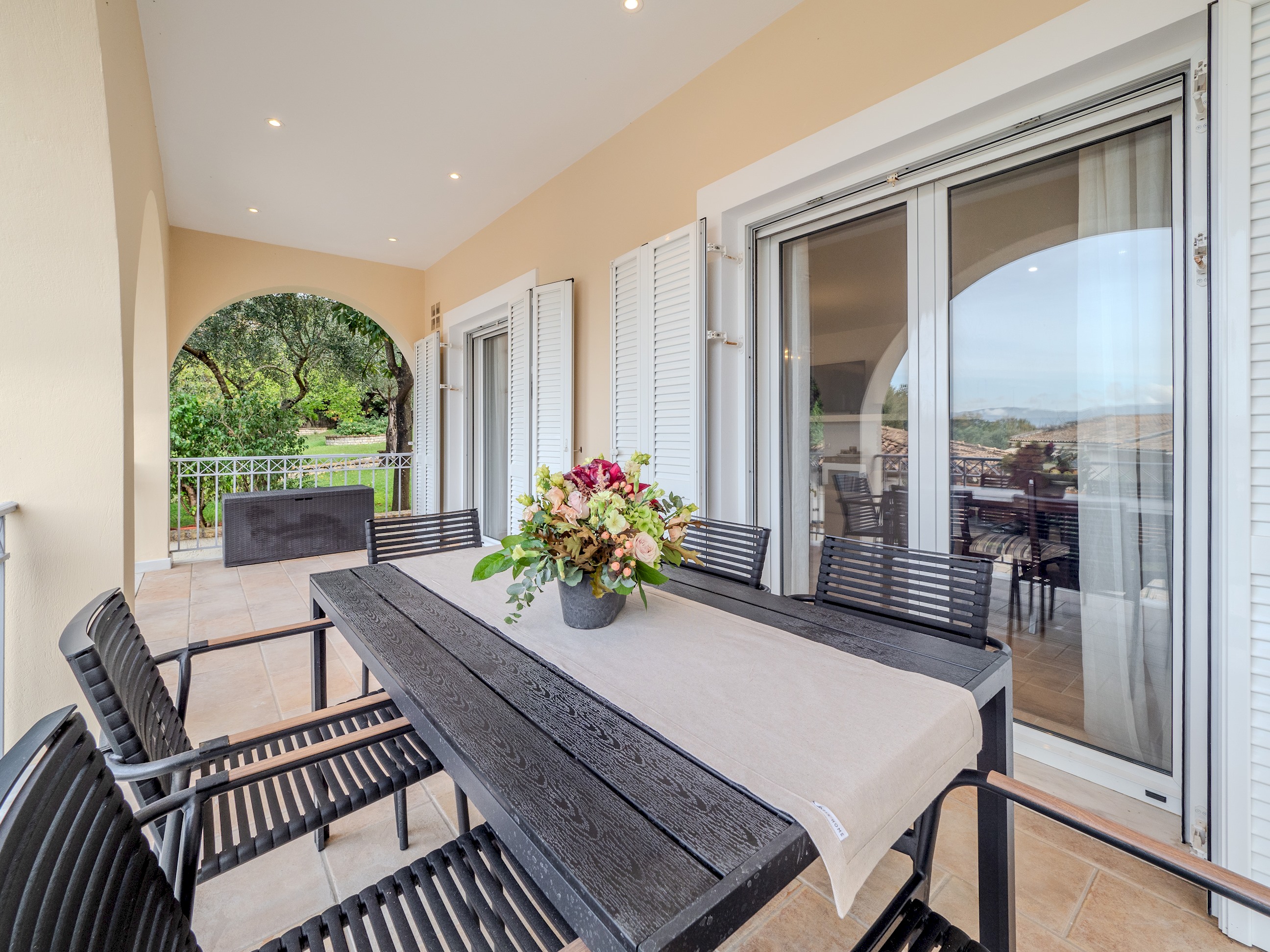 Tilia Tree Luxury apartment | Vast Pool and BBQ