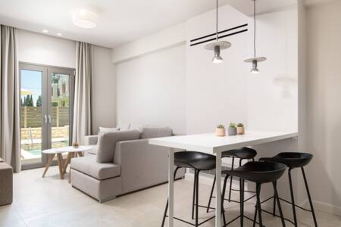 Onore Sunset Suite & pool | Dasia