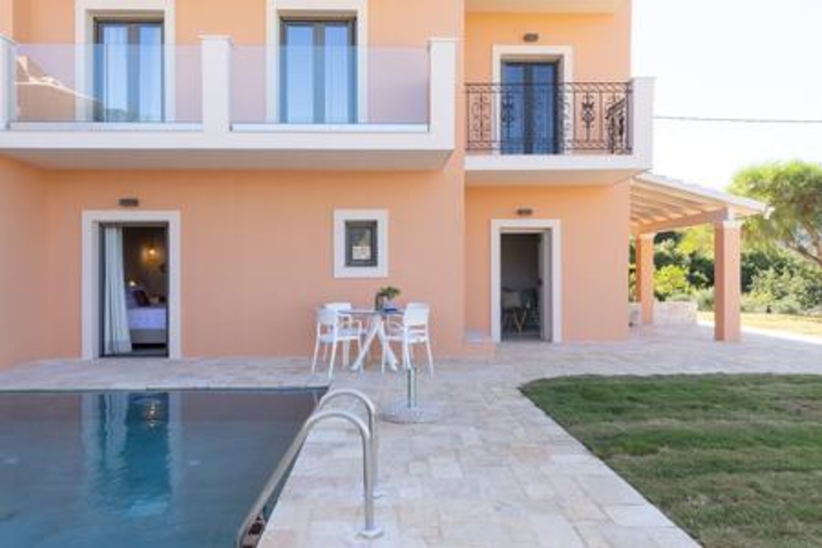 Onore Lake Suite & pool | Dasia