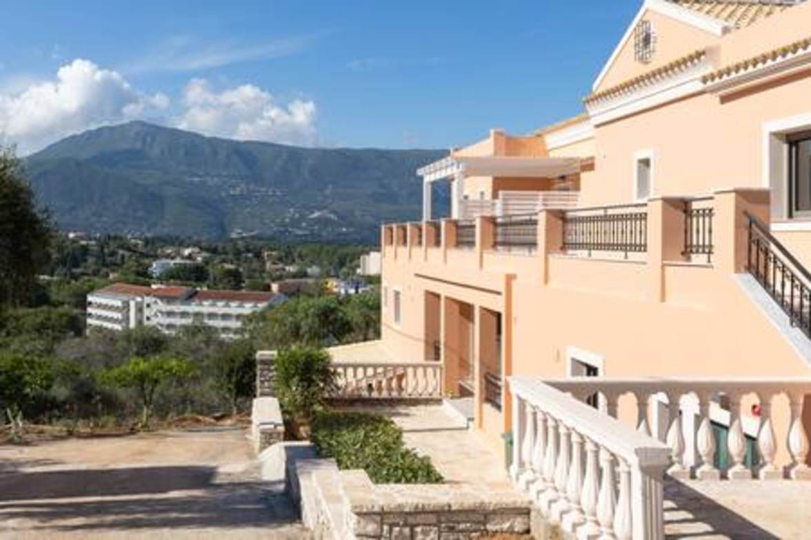 Onore Lake Suite & pool | Dasia