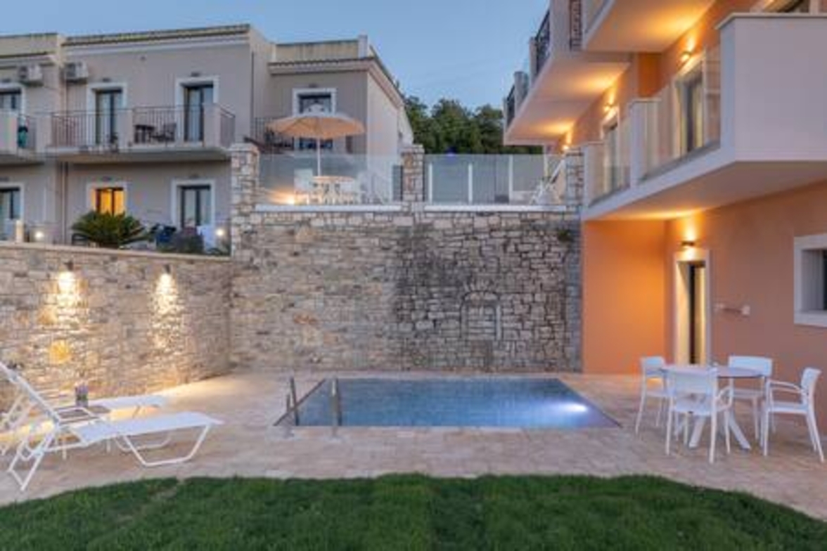 Onore Lake Suite & pool | Dasia