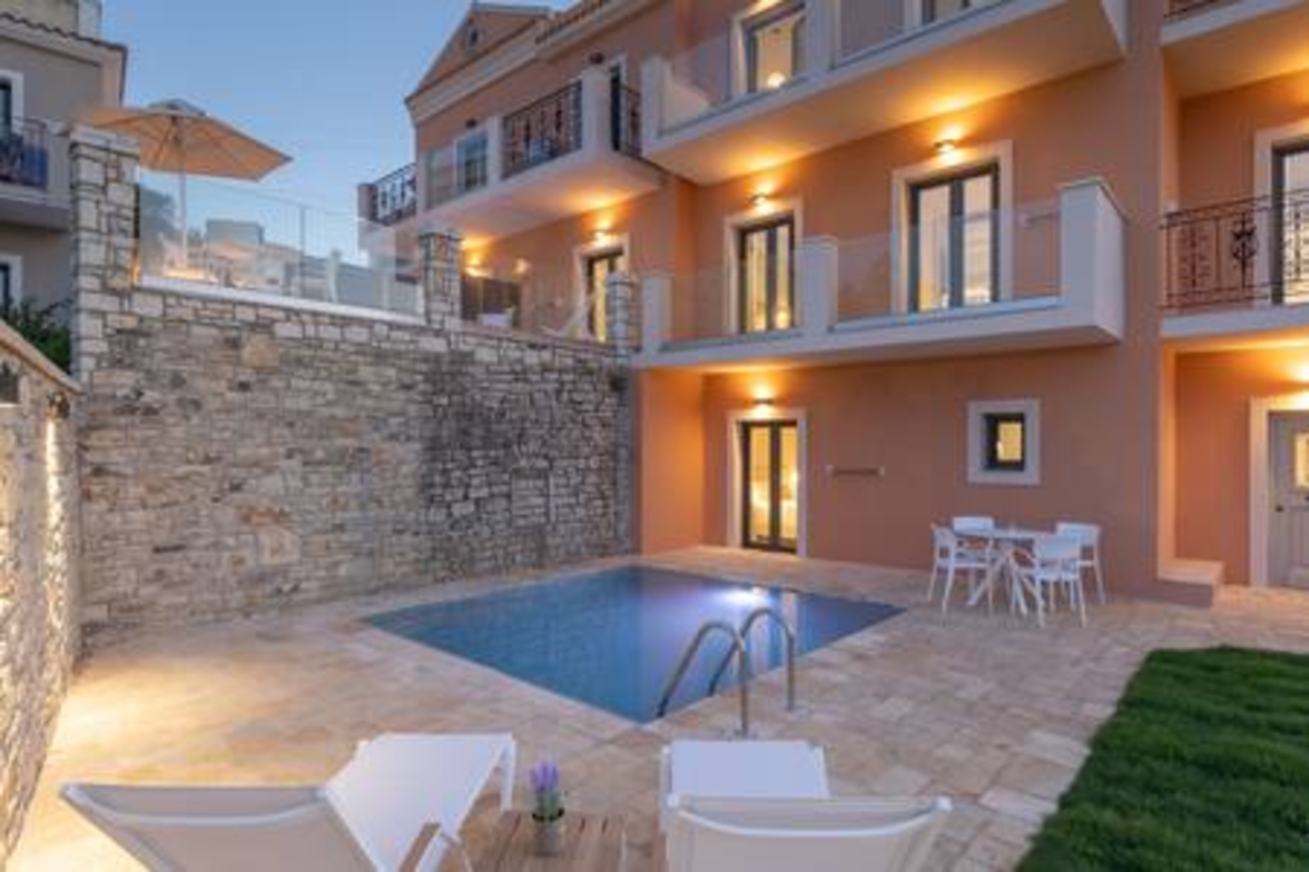 Onore Lake Suite & pool | Dasia