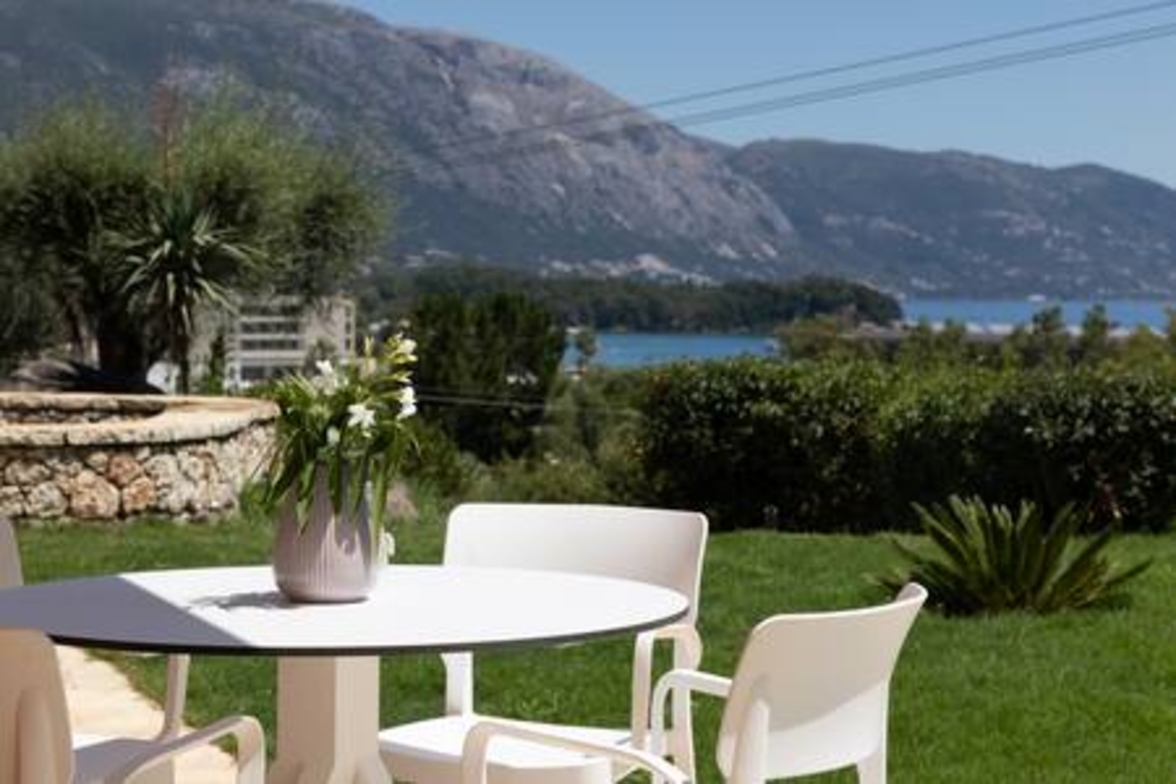 Onore Lake Suite & pool | Dasia