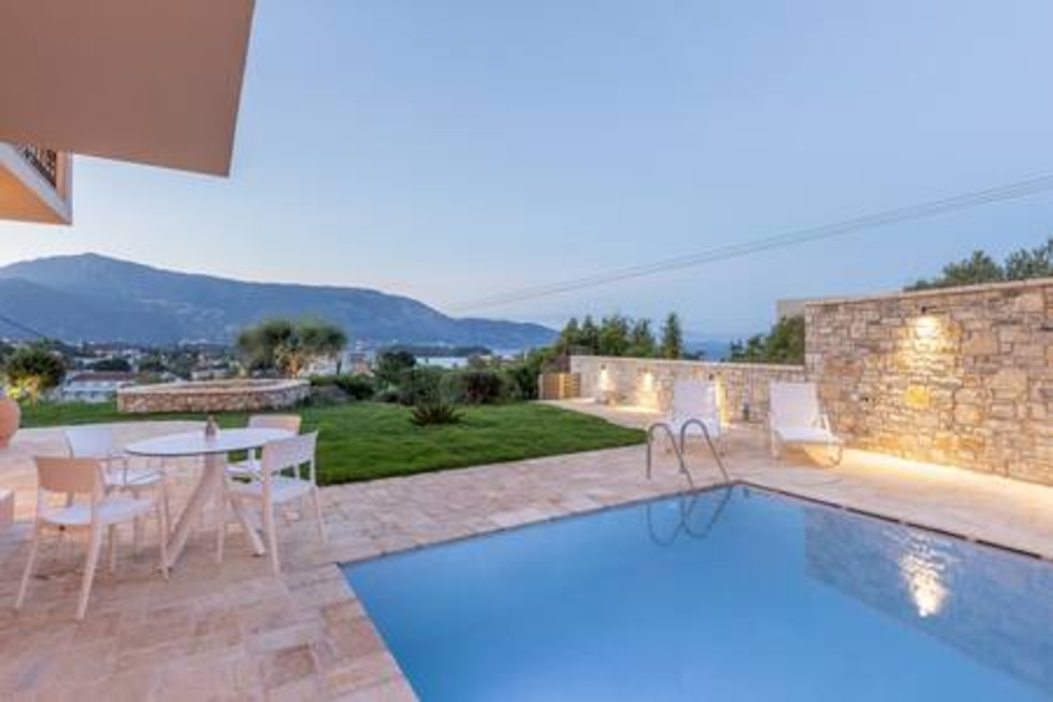 Onore Lake Suite & pool | Dasia