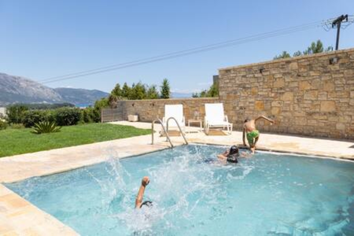 Onore Lake Suite & pool | Dasia