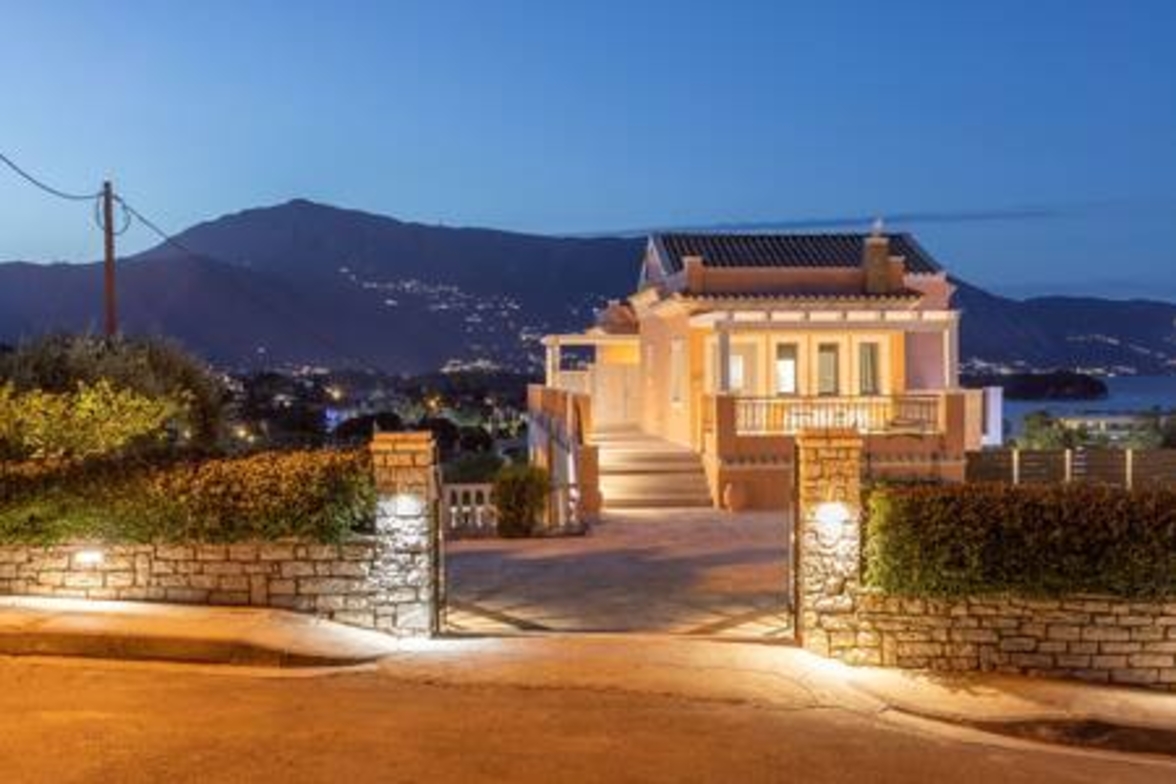 Onore Lake Suite & pool | Dasia