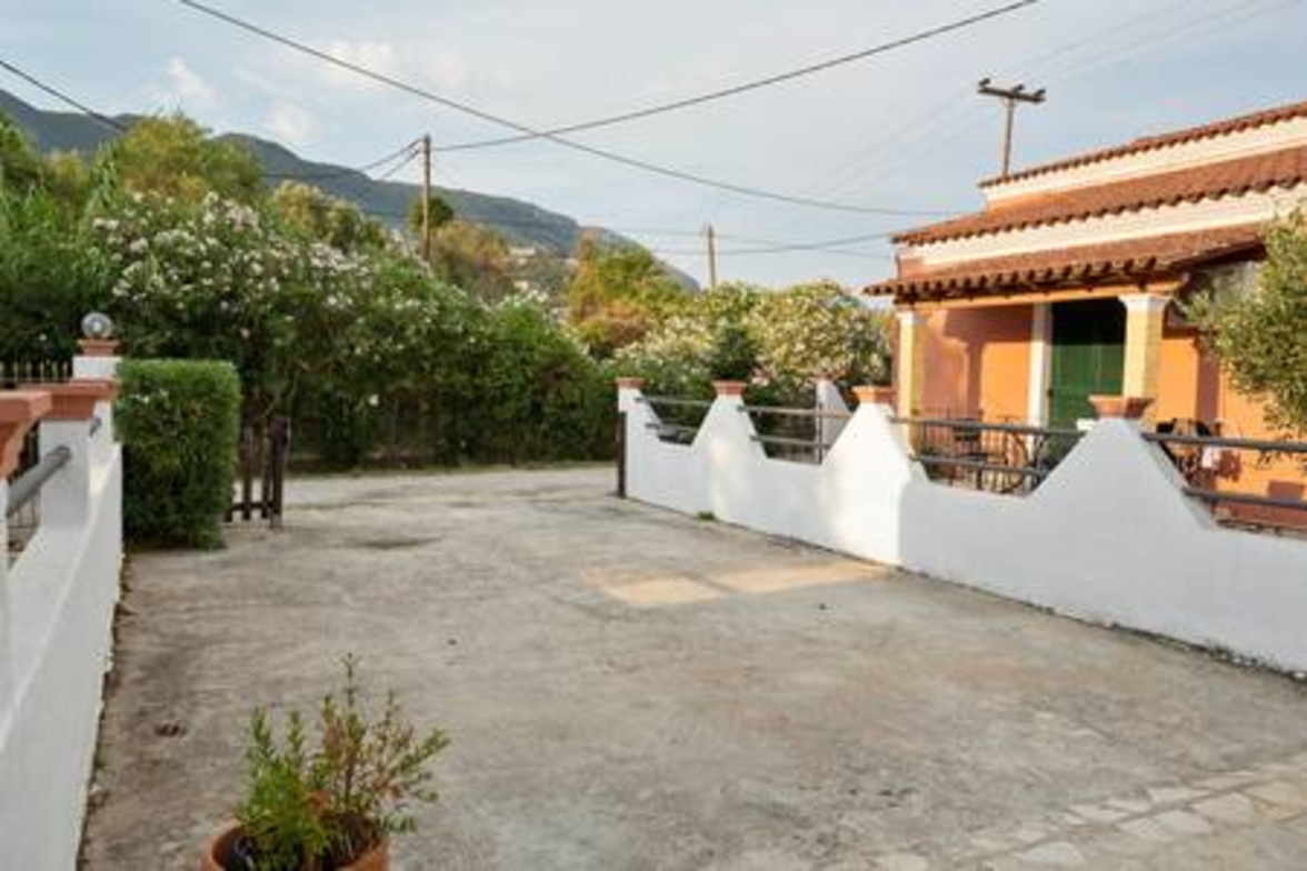 Maximos House
