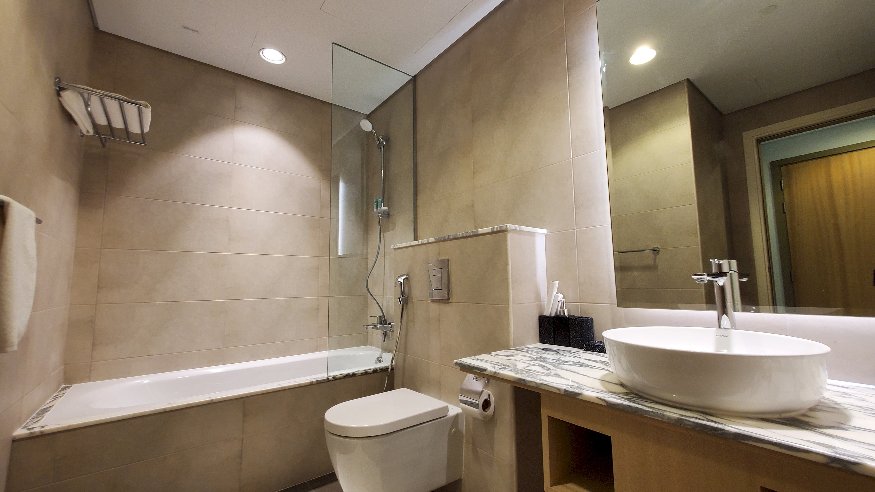 Modern 3 BR with Full Burj Khalifa and Sea View