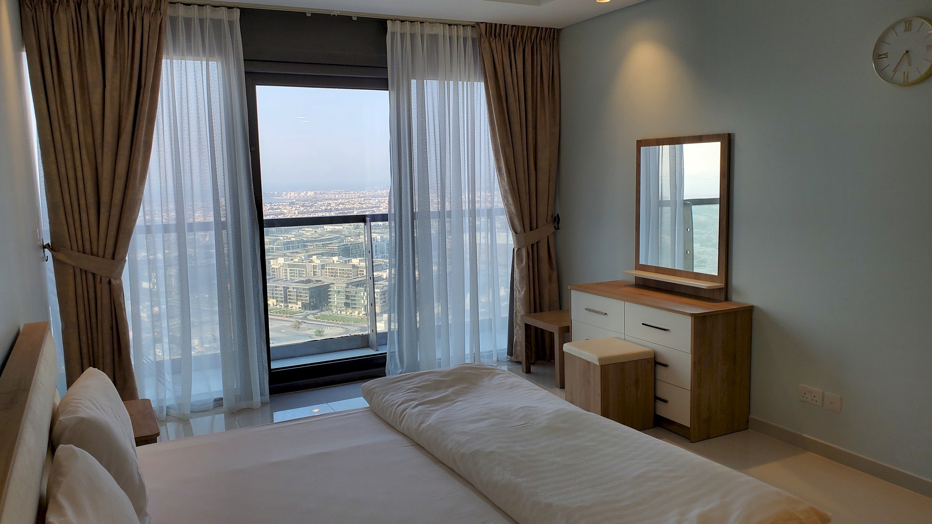 Modern 3 BR with Full Burj Khalifa and Sea View