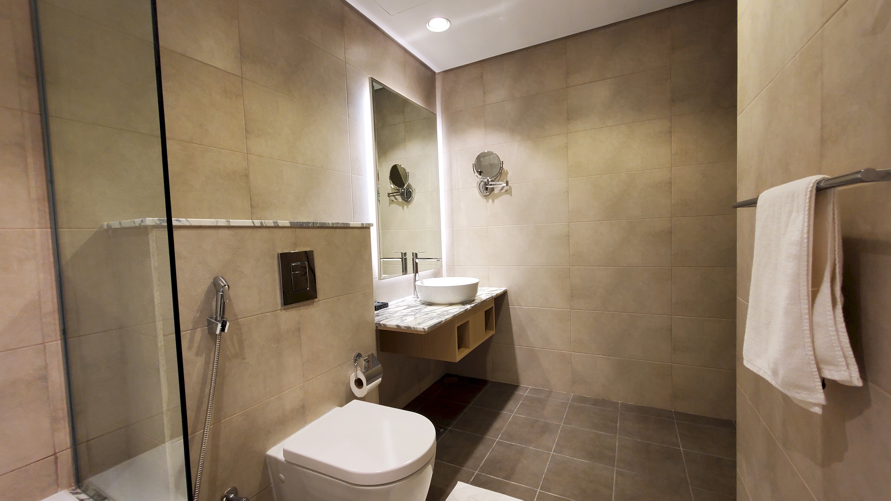 Modern 3 BR with Full Burj Khalifa and Sea View