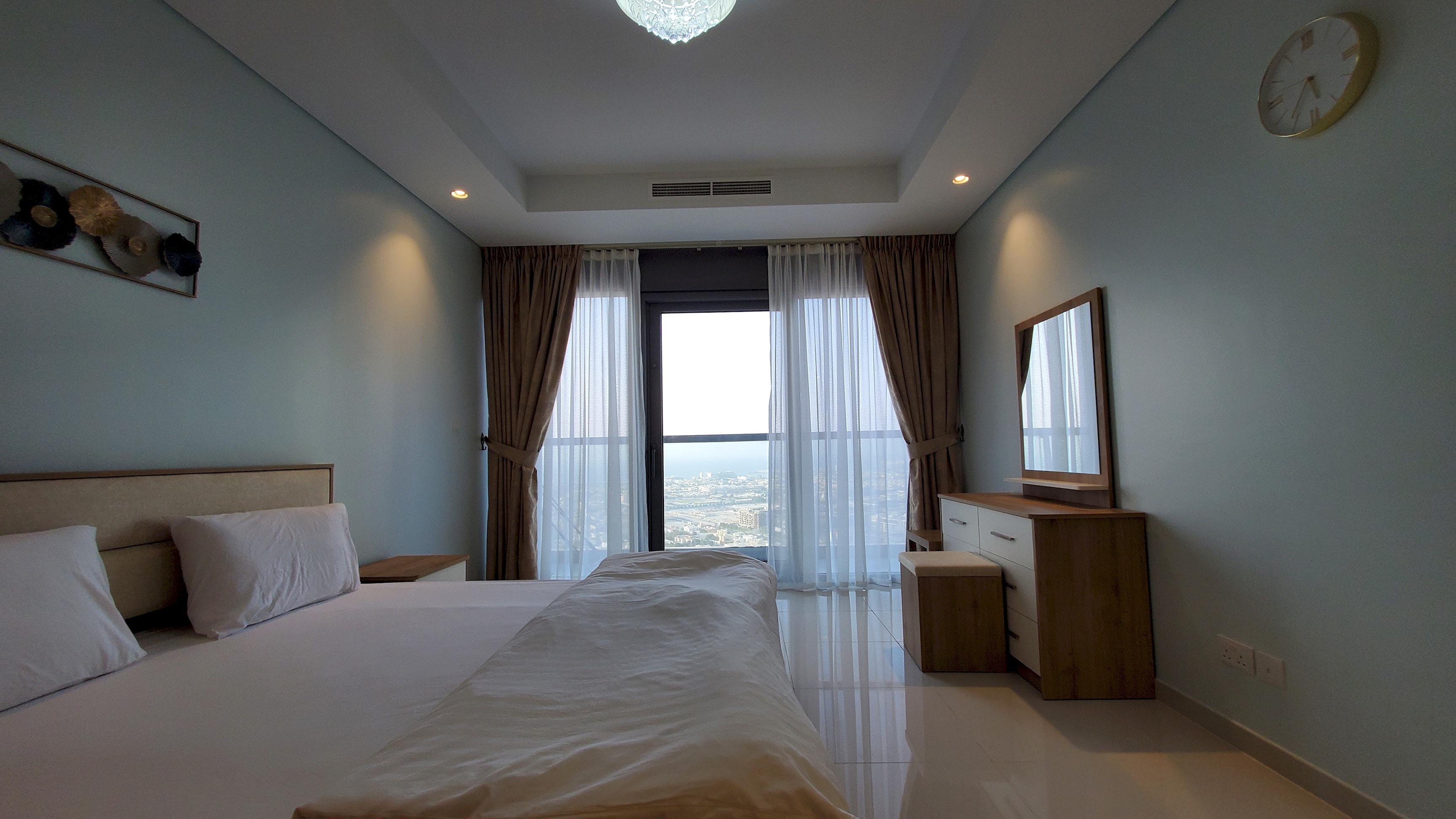 Modern 3 BR with Full Burj Khalifa and Sea View