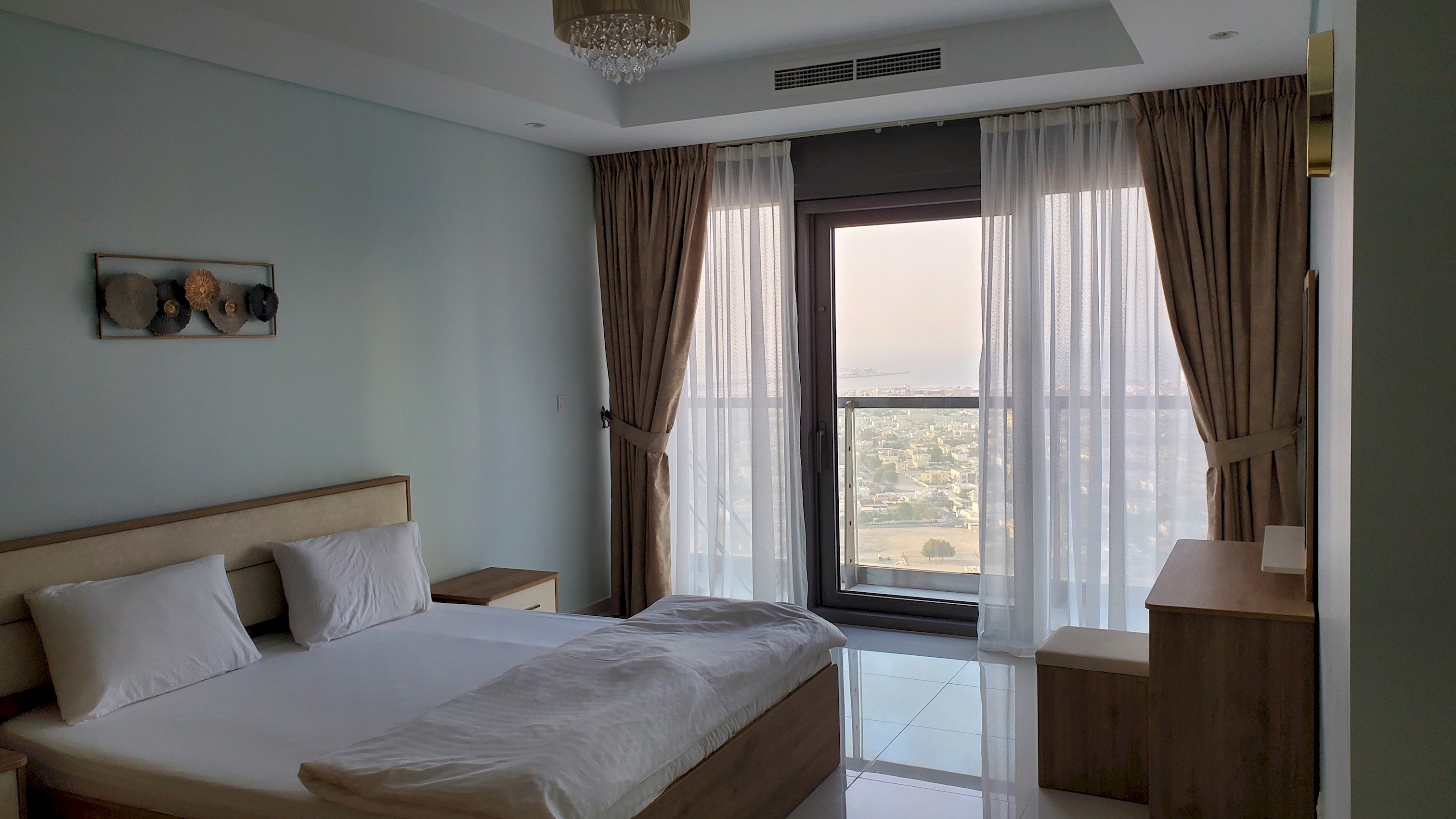 Modern 3 BR with Full Burj Khalifa and Sea View