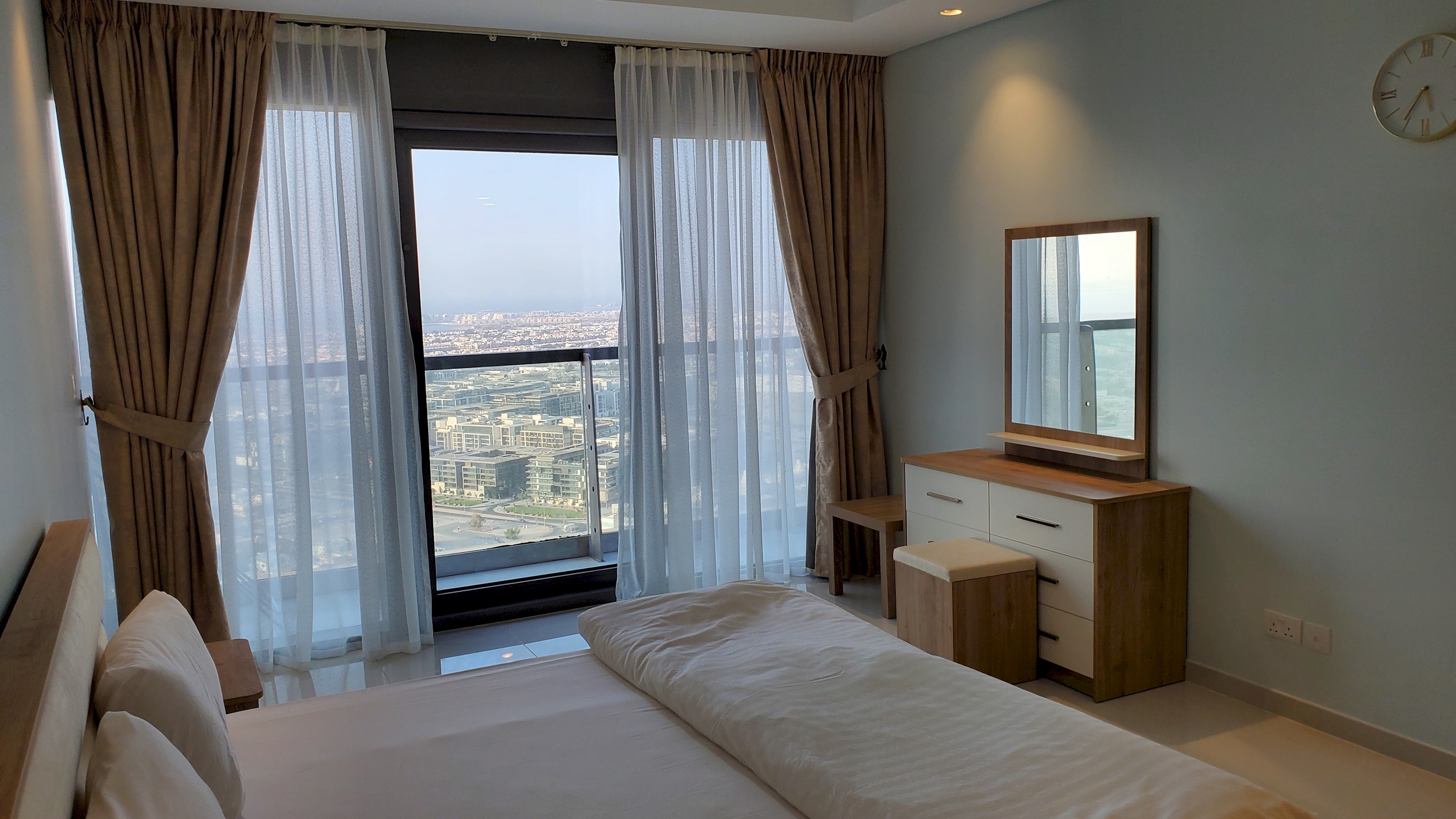 Modern 3 BR with Full Burj Khalifa and Sea View